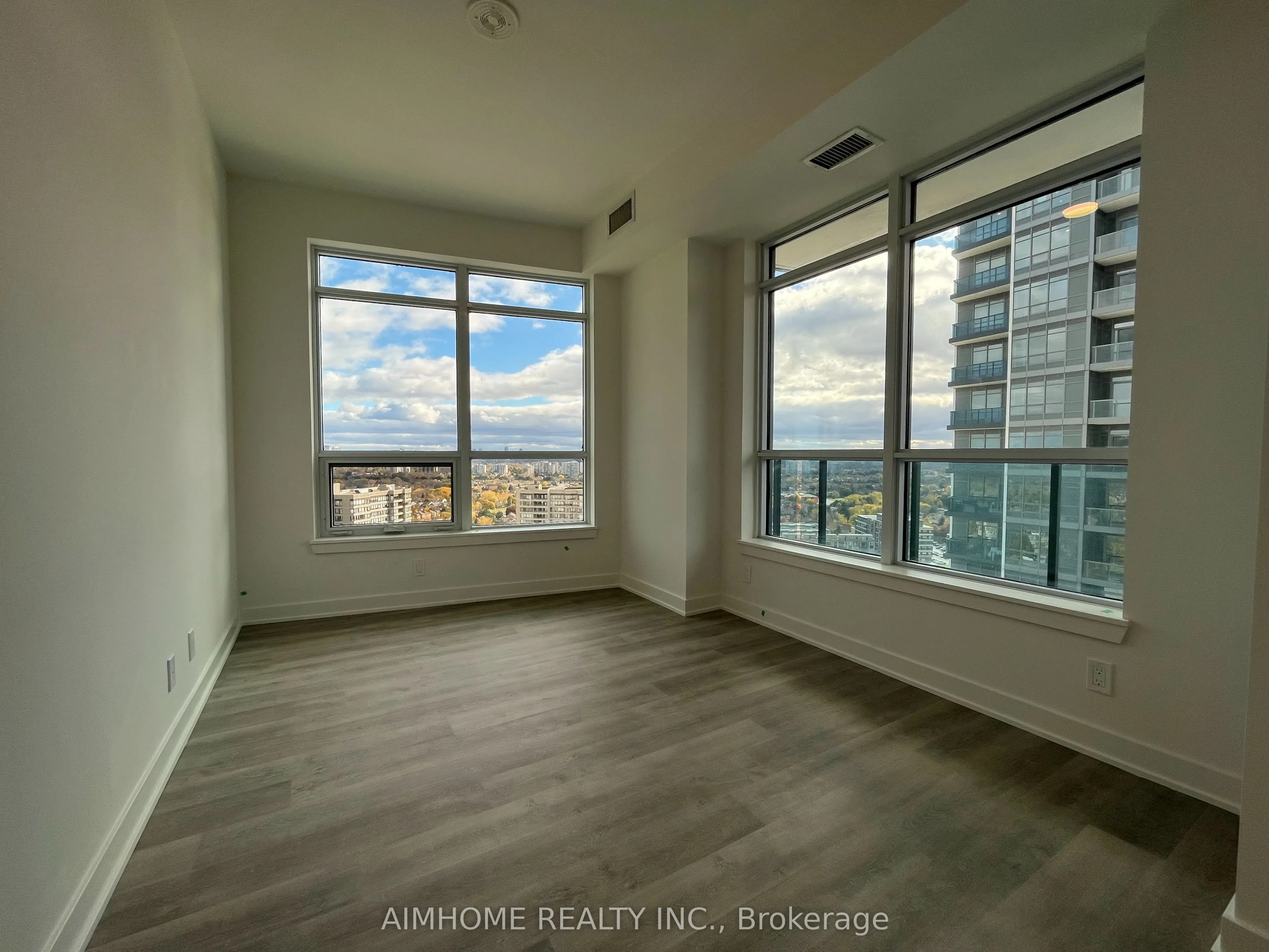50 Upper Mall Way #1902