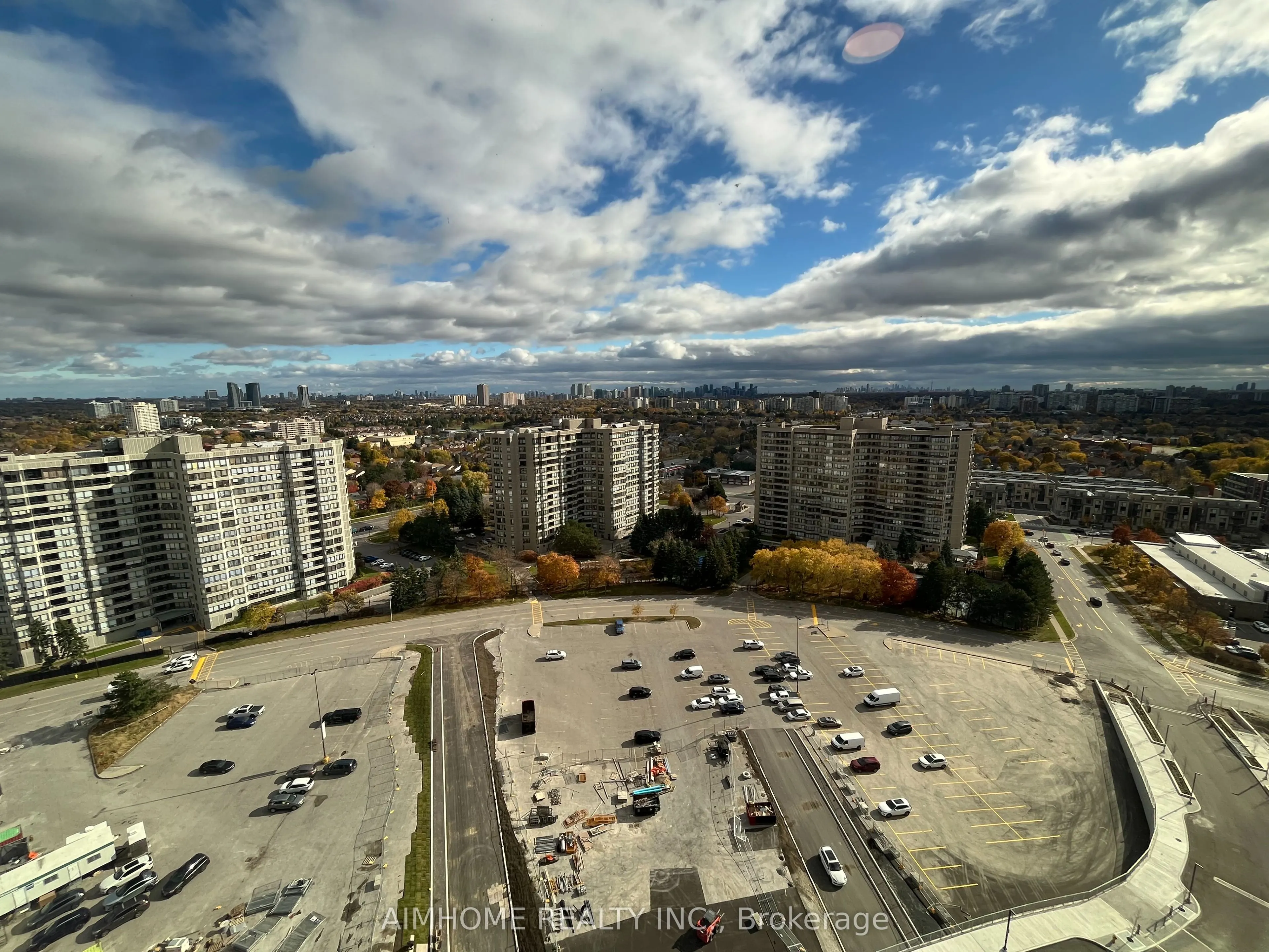50 Upper Mall Way #1902