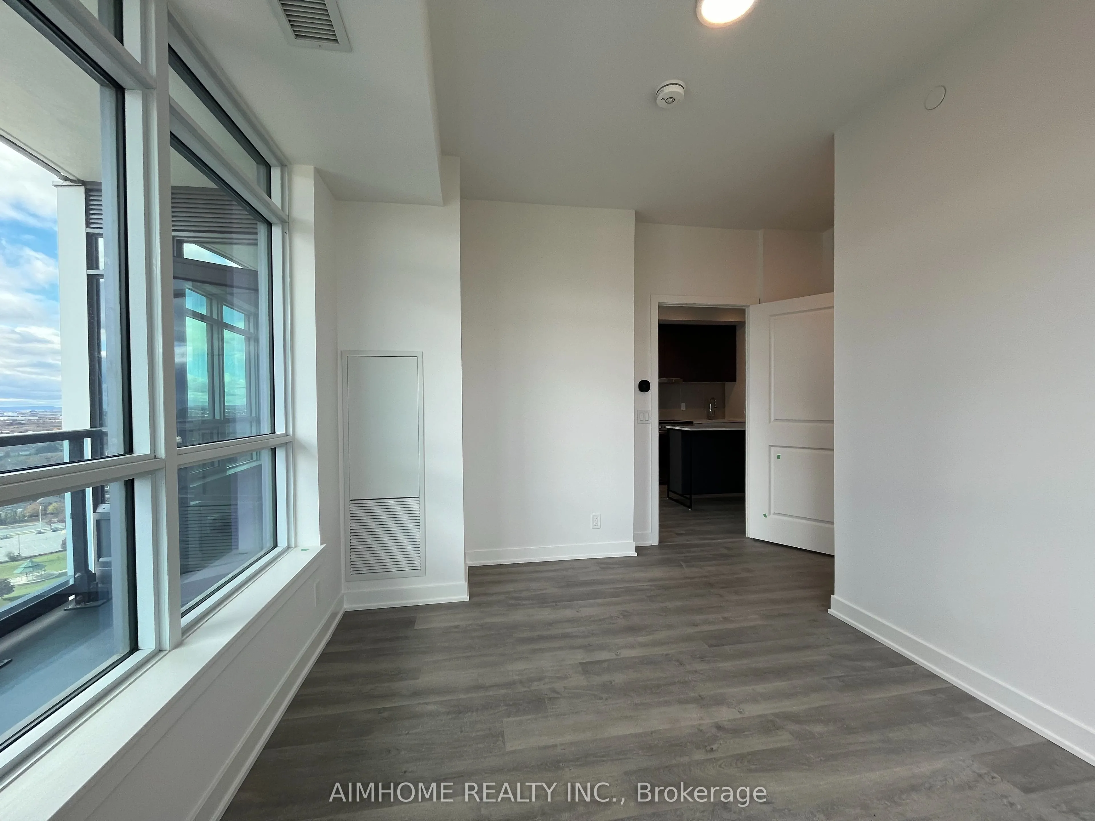 50 Upper Mall Way #1902