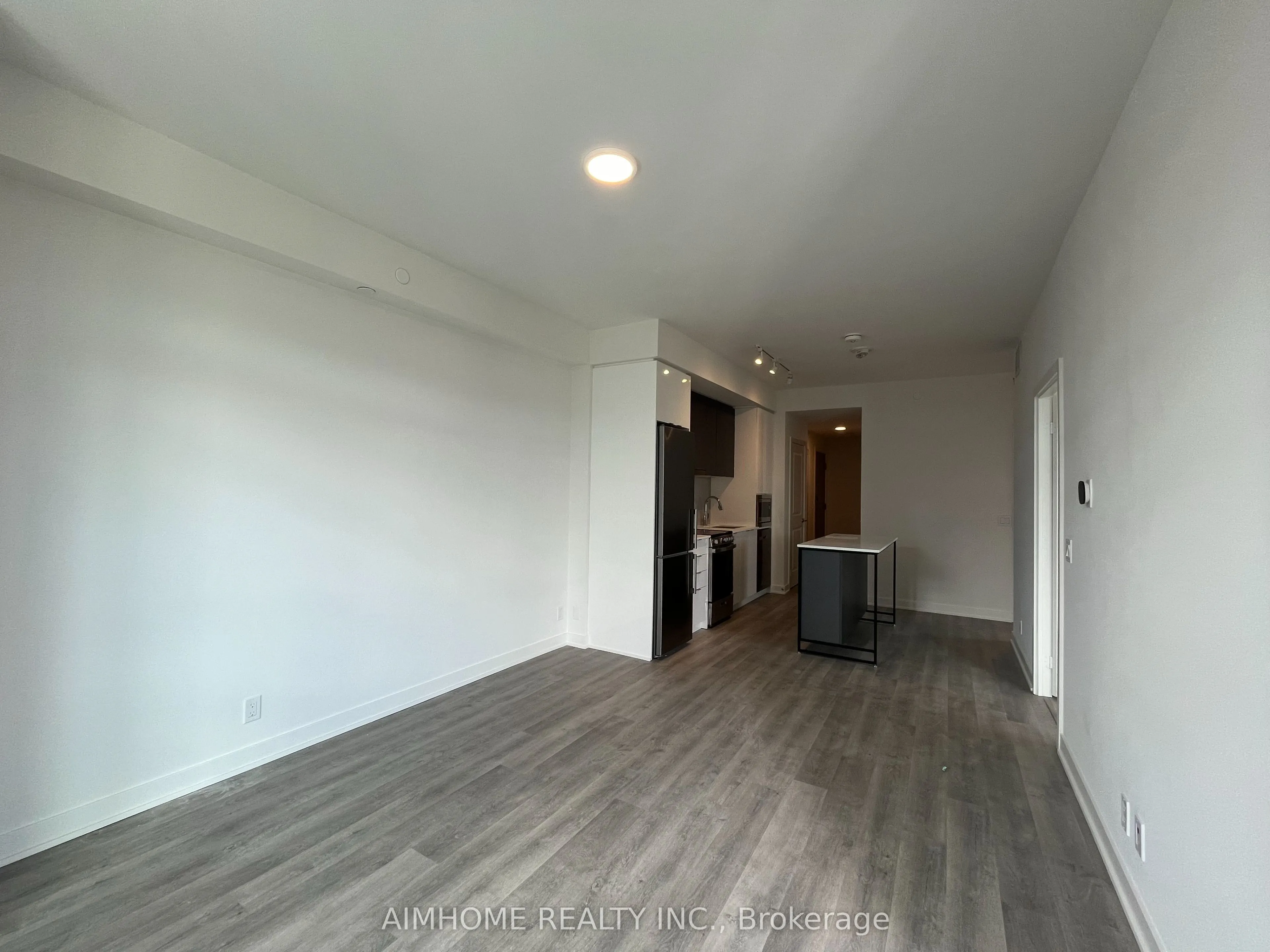 50 Upper Mall Way #1902