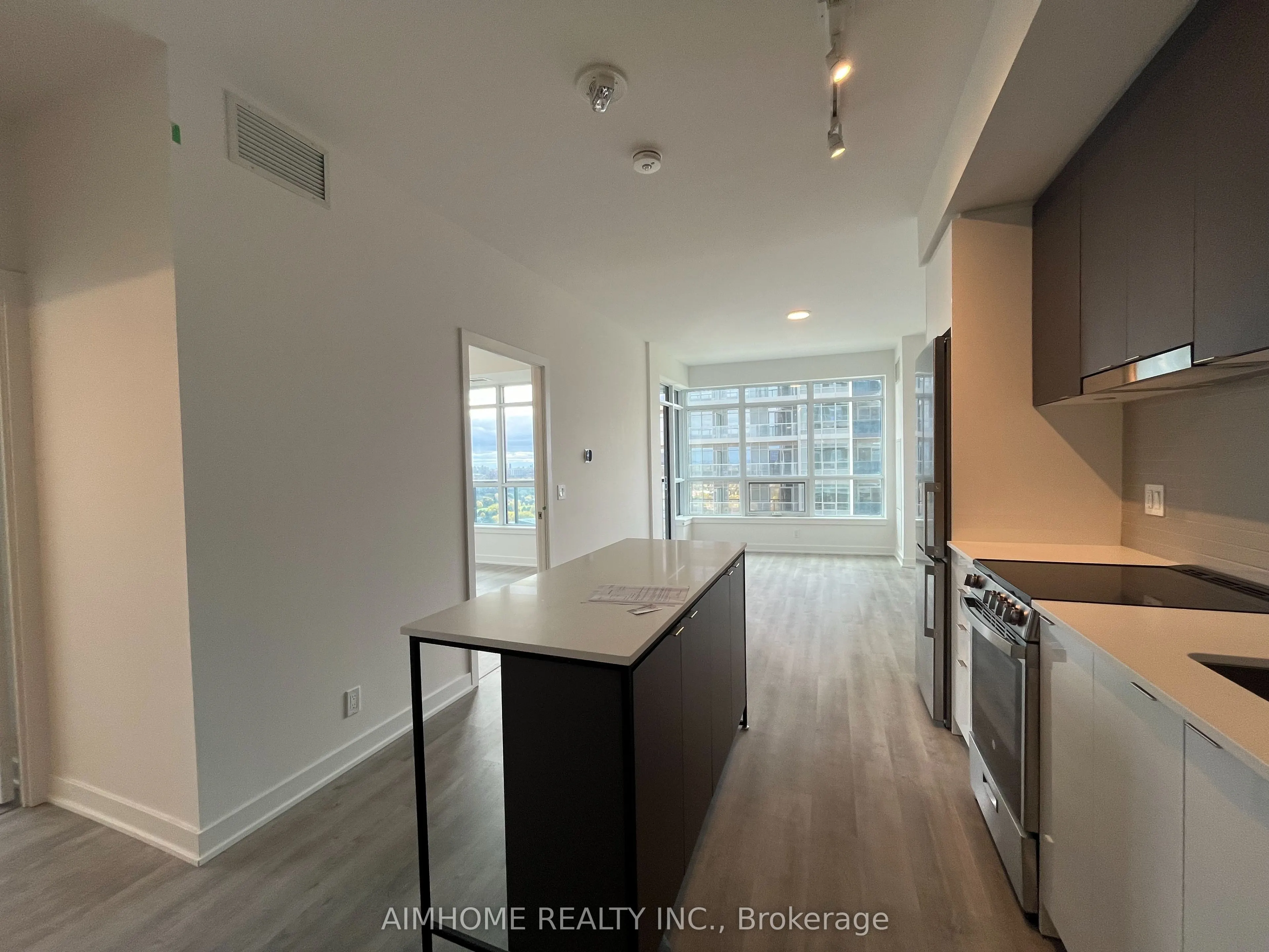 50 Upper Mall Way #1902