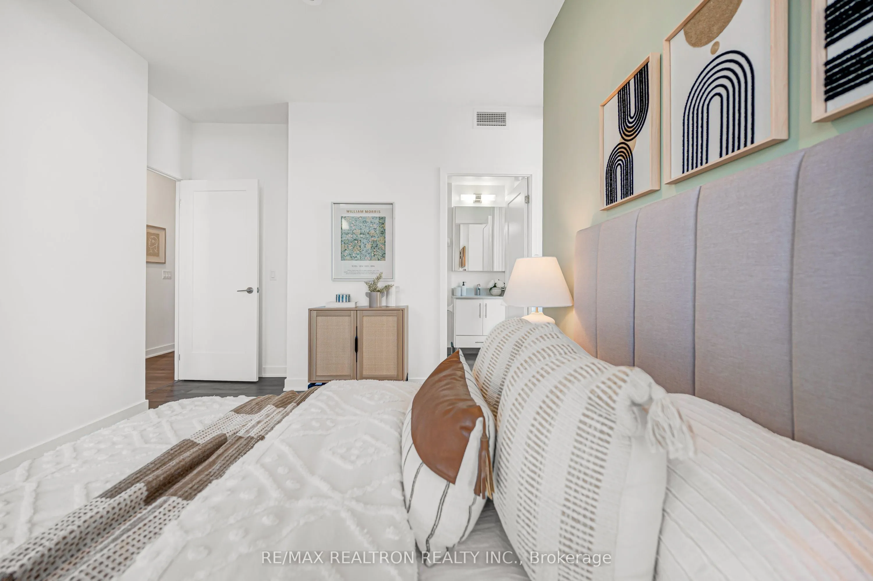 105 Oneida Crescent #1005