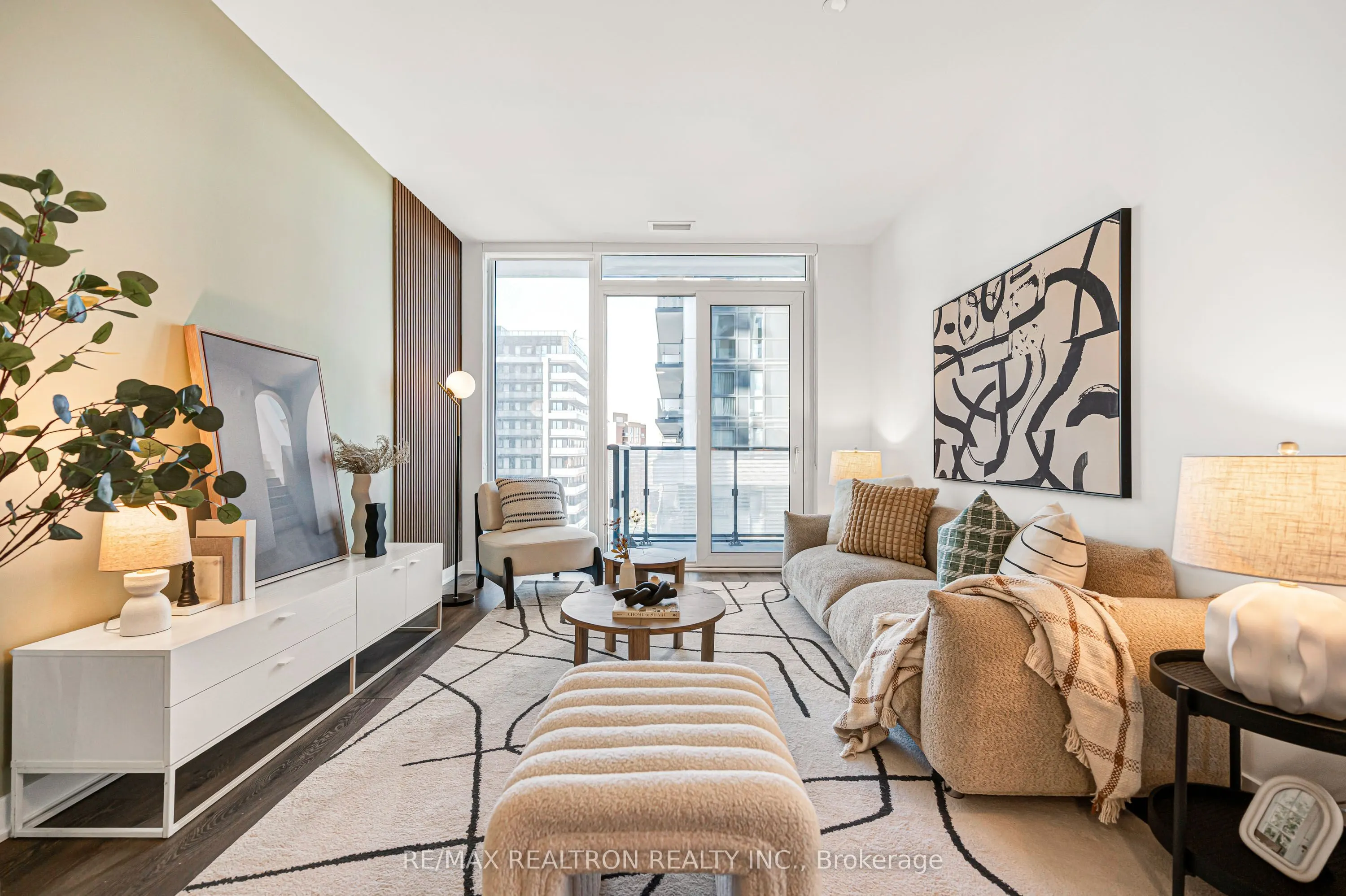 105 Oneida Crescent #1005