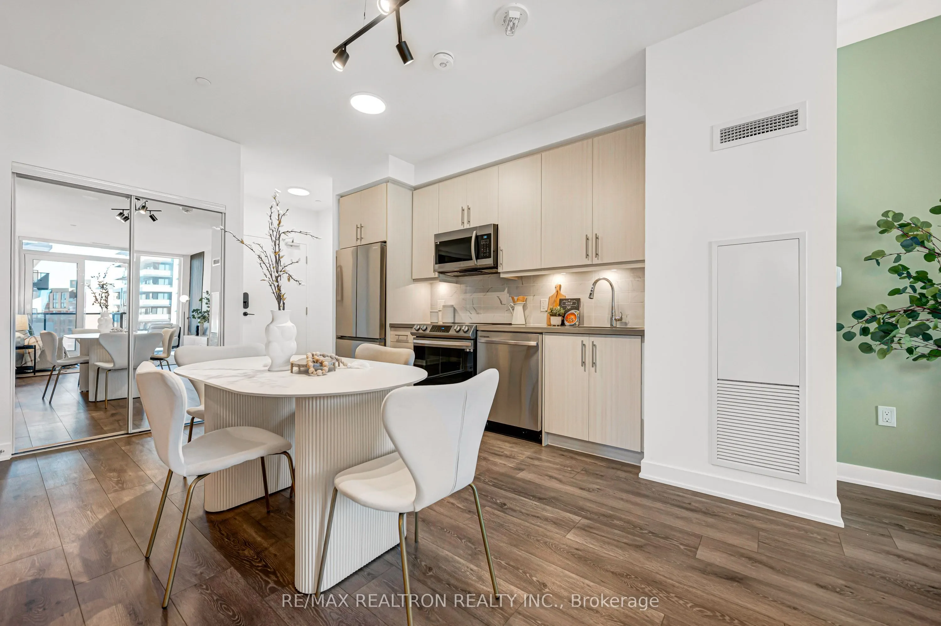 105 Oneida Crescent #1005