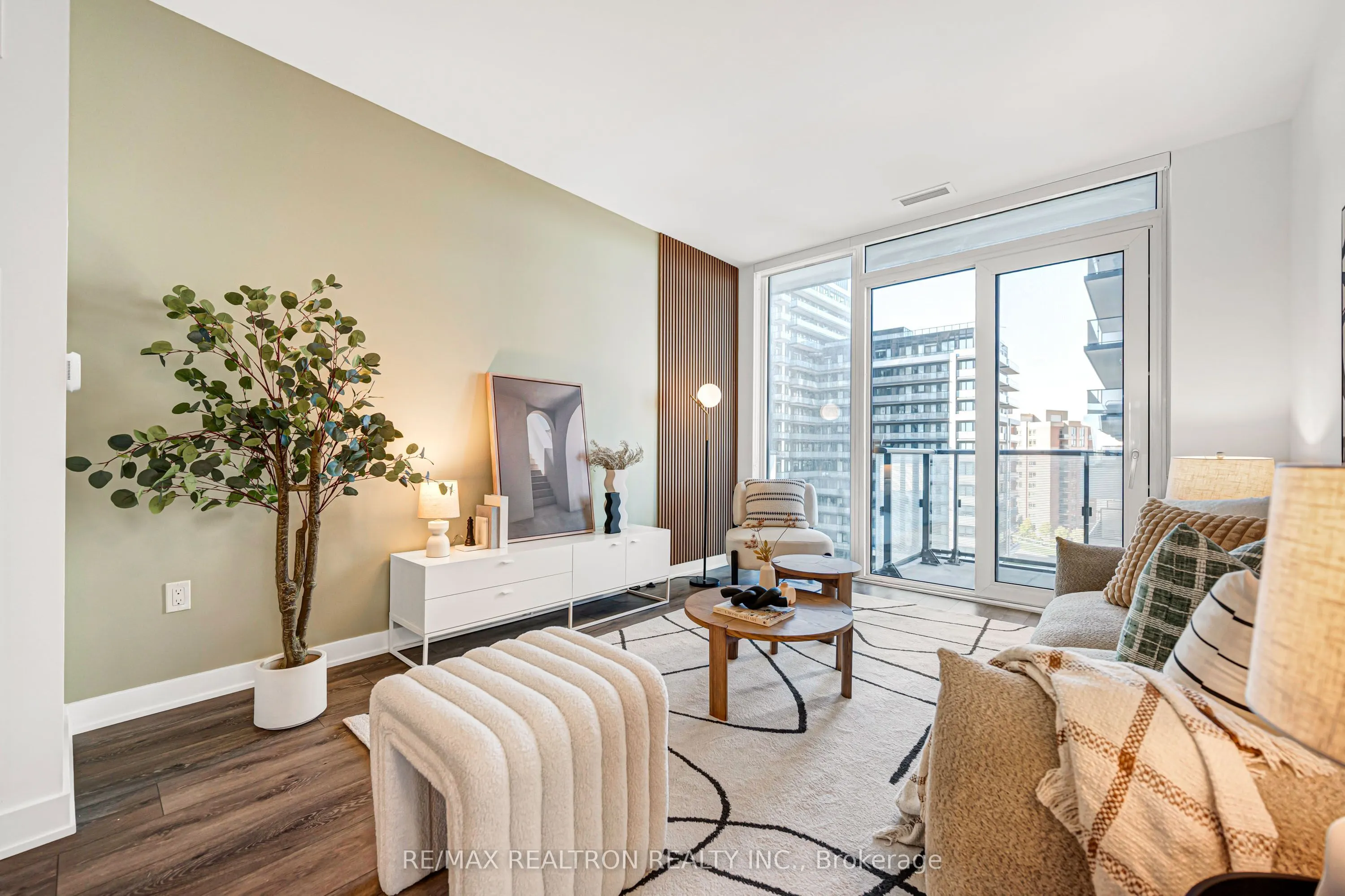 105 Oneida Crescent #1005