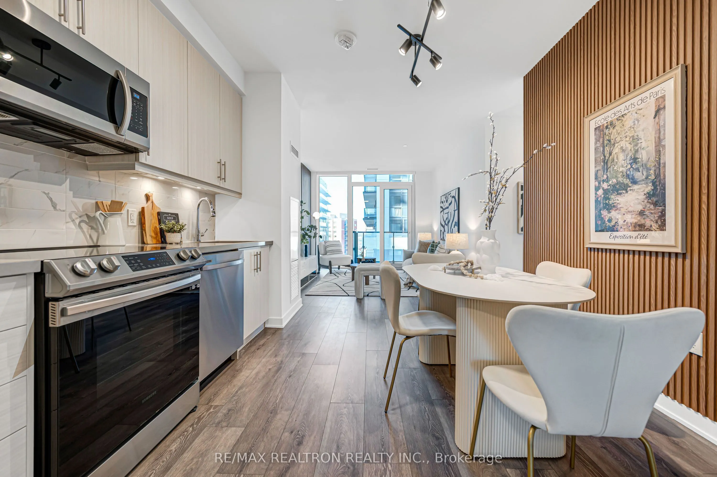 105 Oneida Crescent #1005