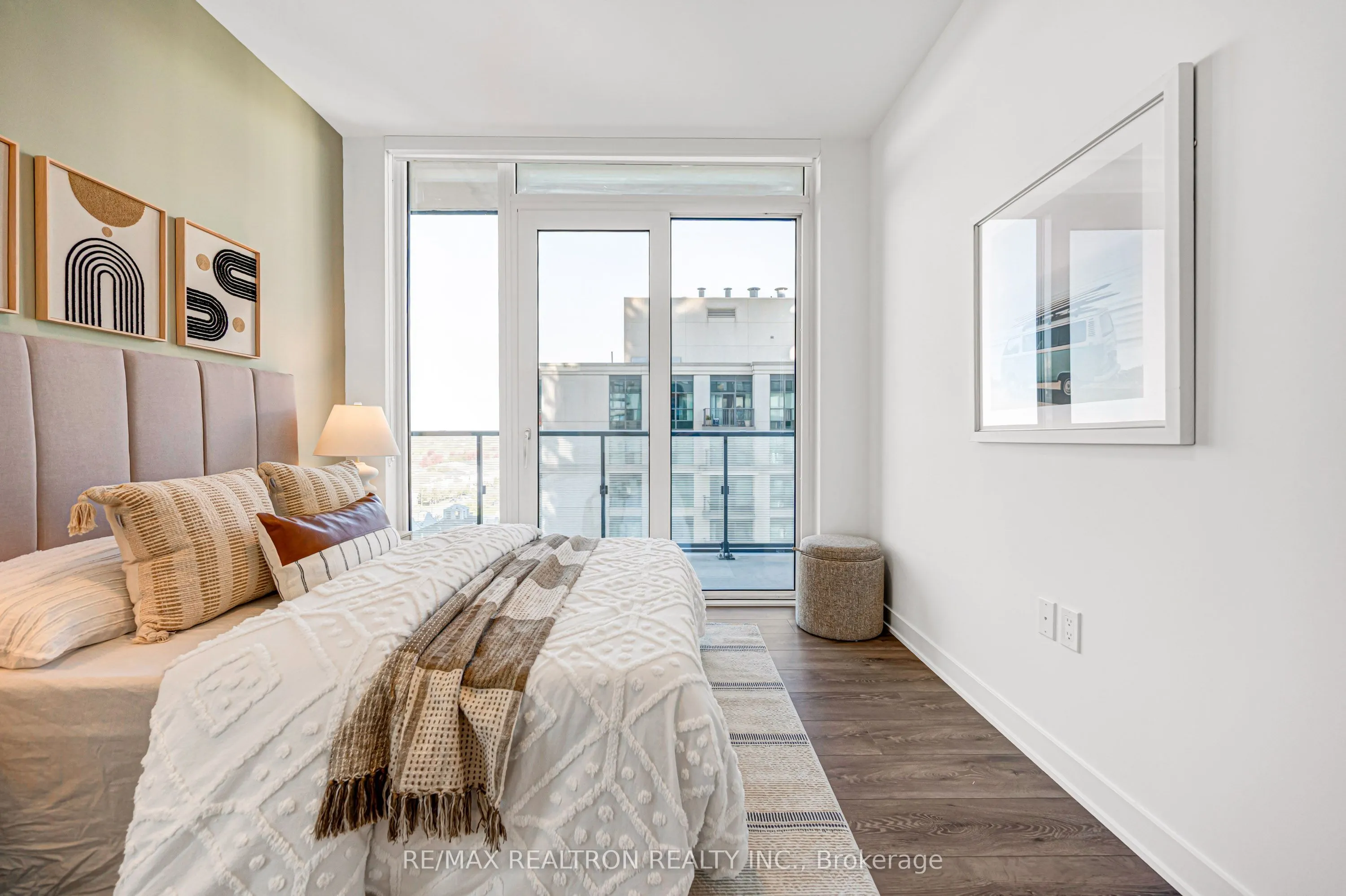 105 Oneida Crescent #1005