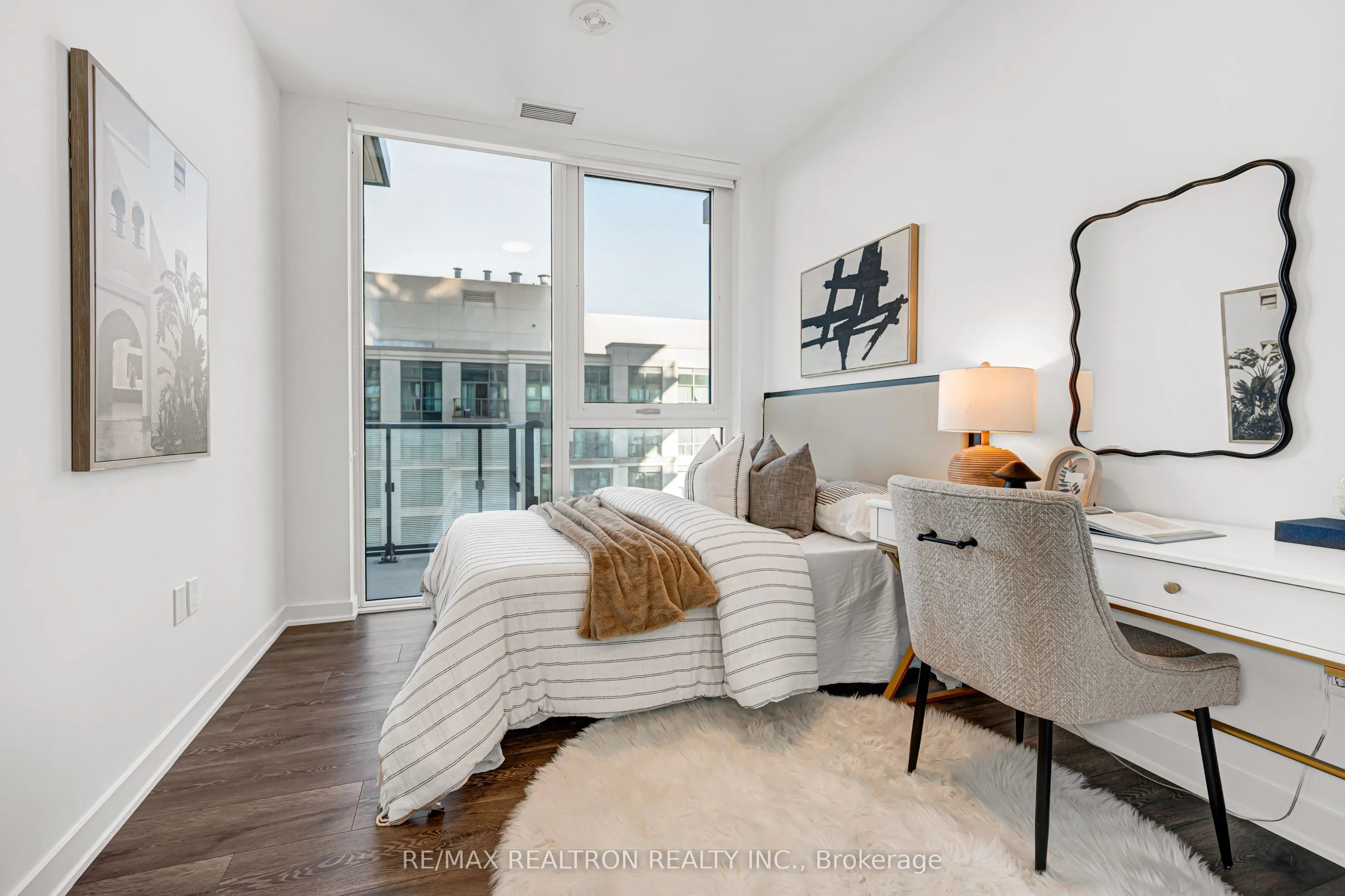 105 Oneida Crescent #1005