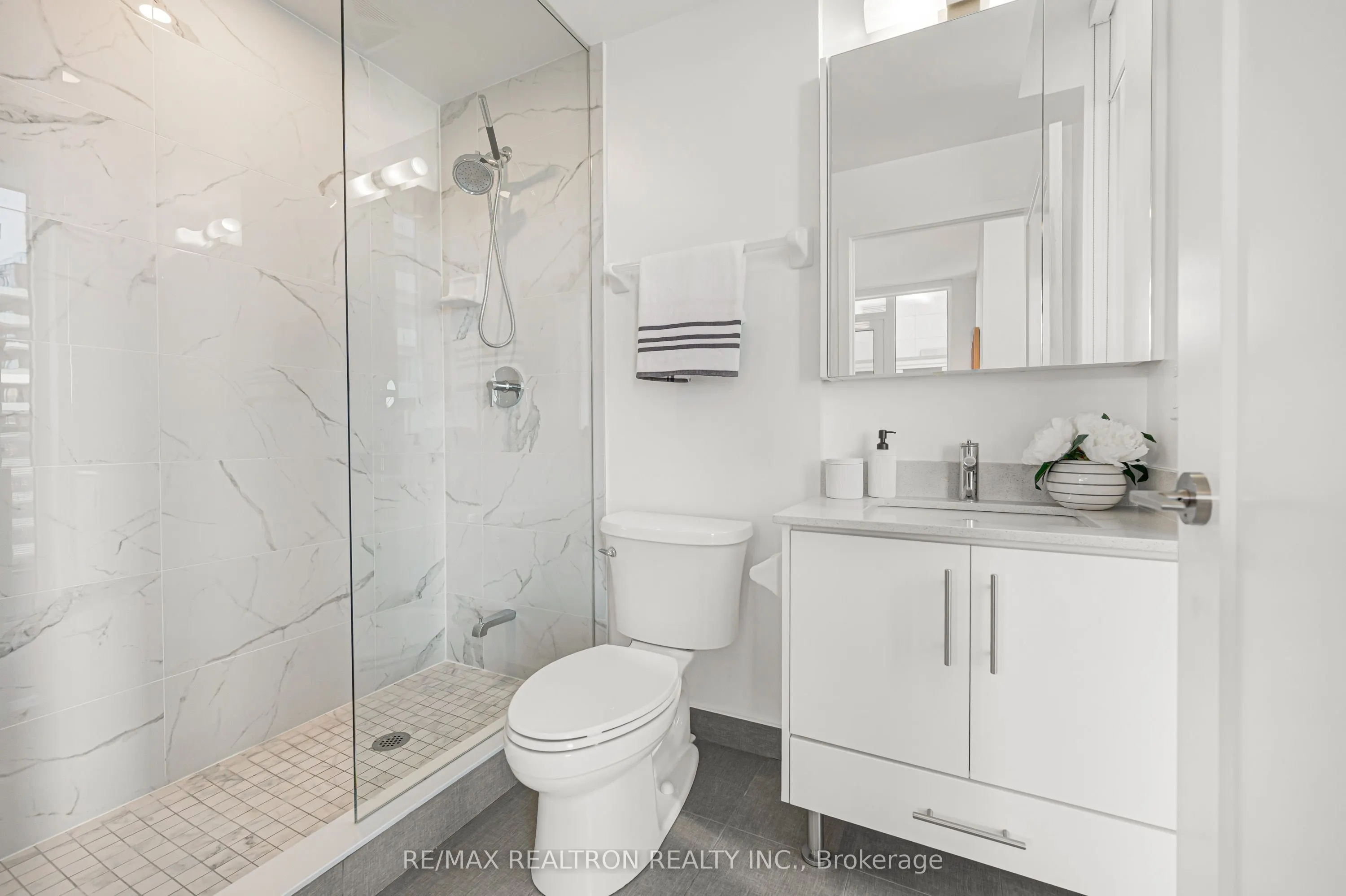 105 Oneida Crescent #1005