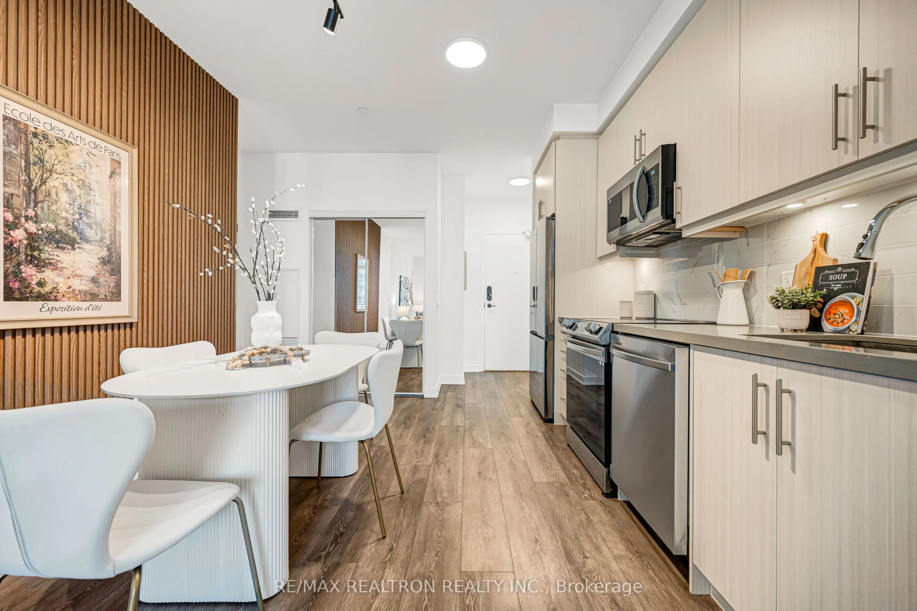 105 Oneida Crescent #1005