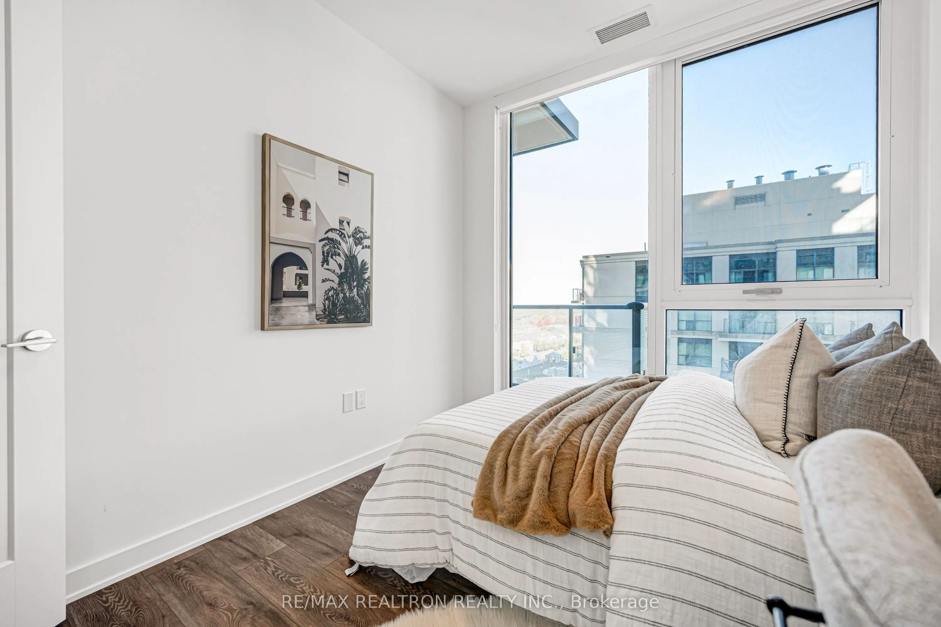 105 Oneida Crescent #1005