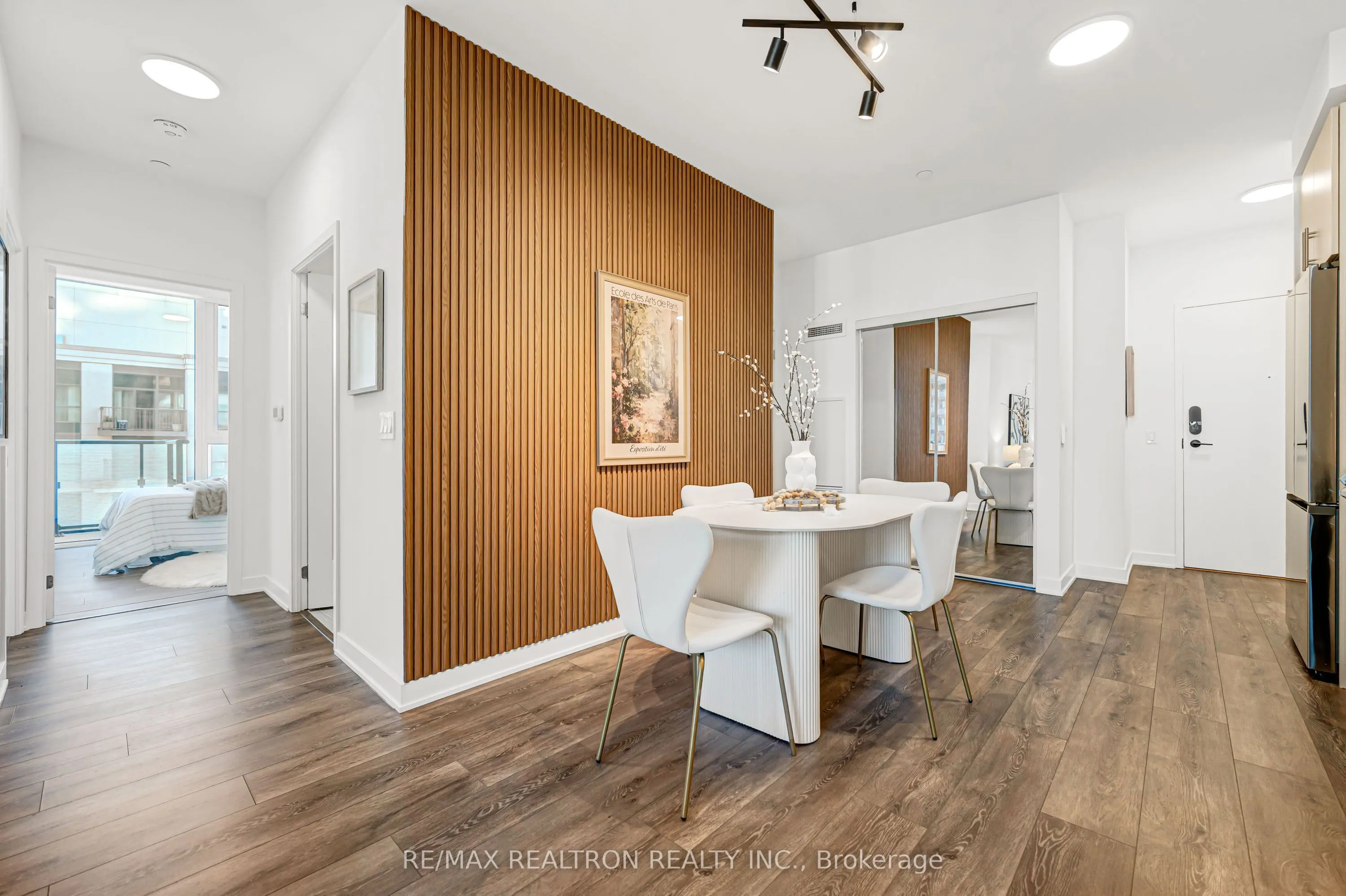 105 Oneida Crescent #1005