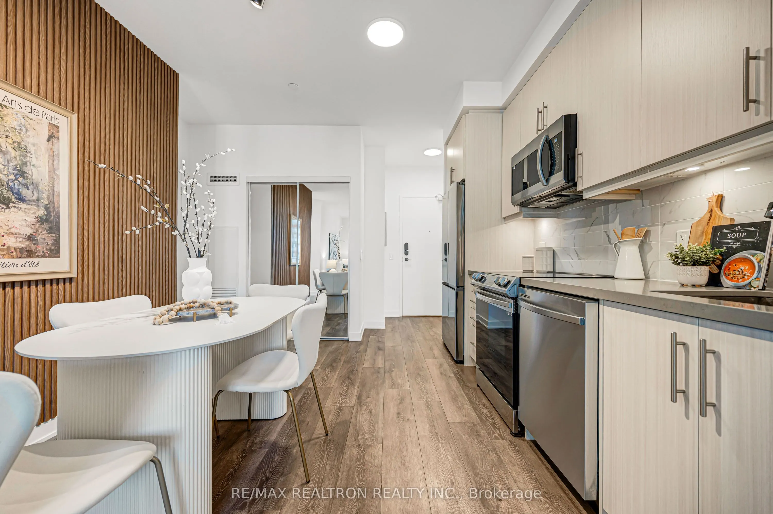 105 Oneida Crescent #1005