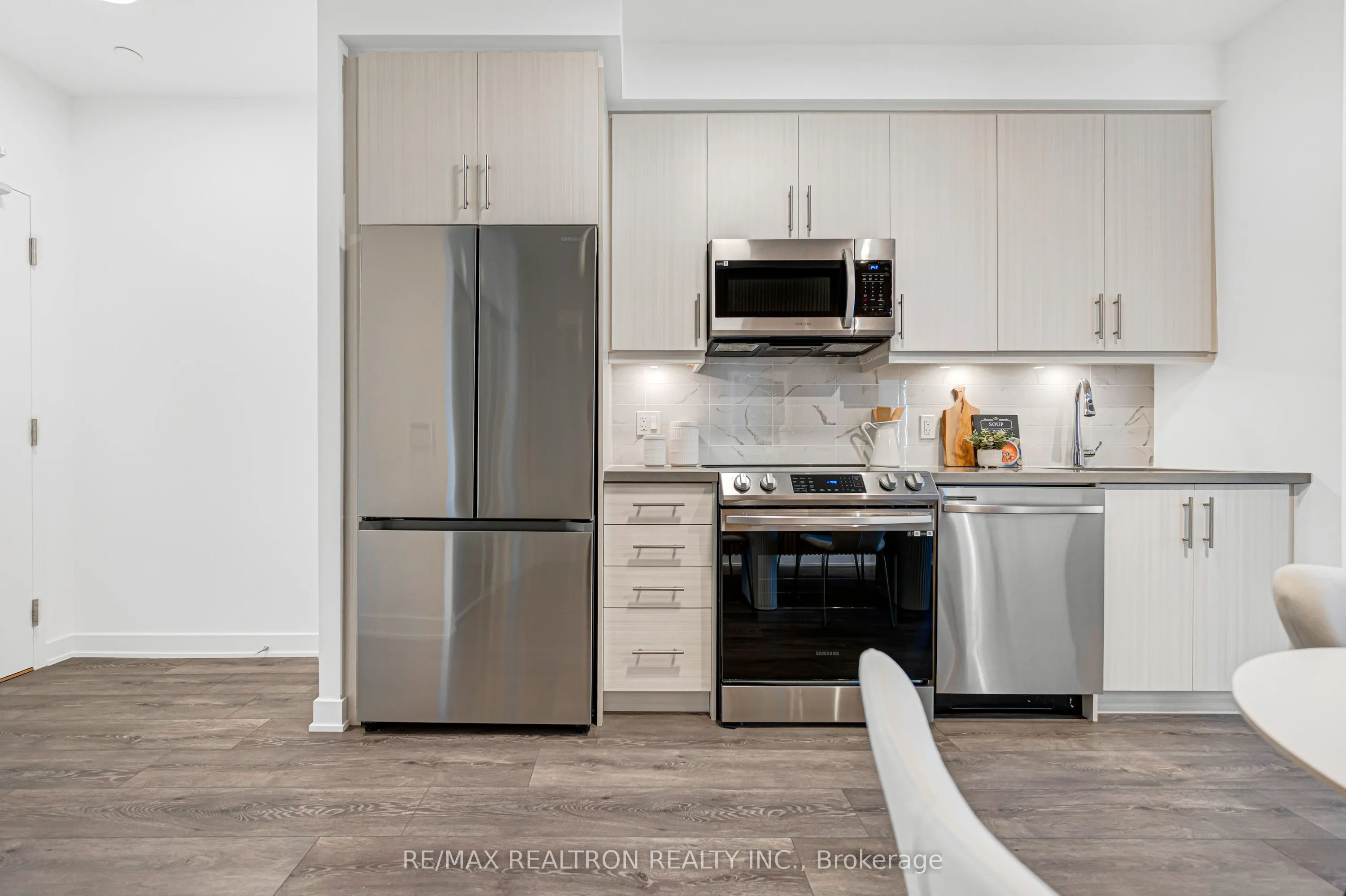 105 Oneida Crescent #1005