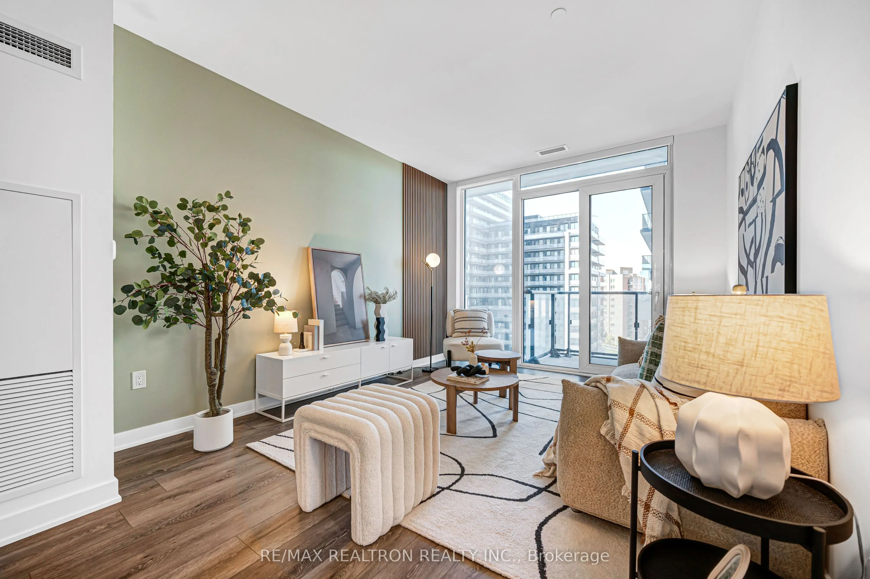 105 Oneida Crescent #1005