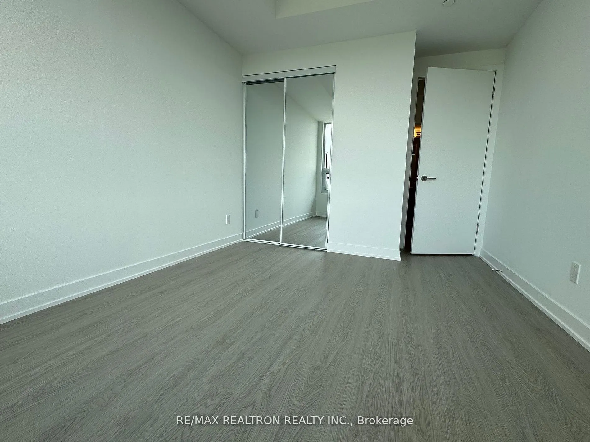 8188 Yonge Street #729