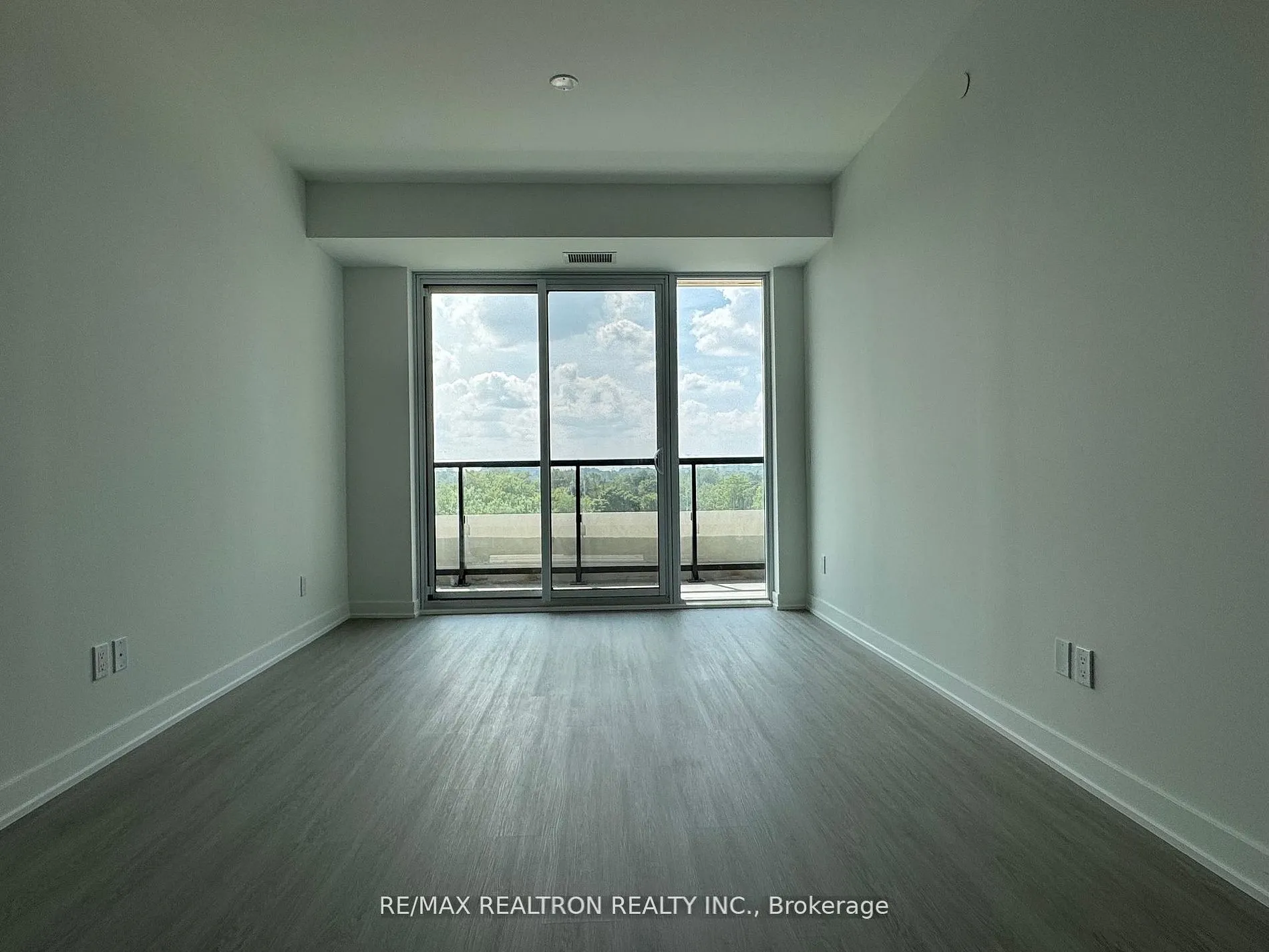 8188 Yonge Street #729