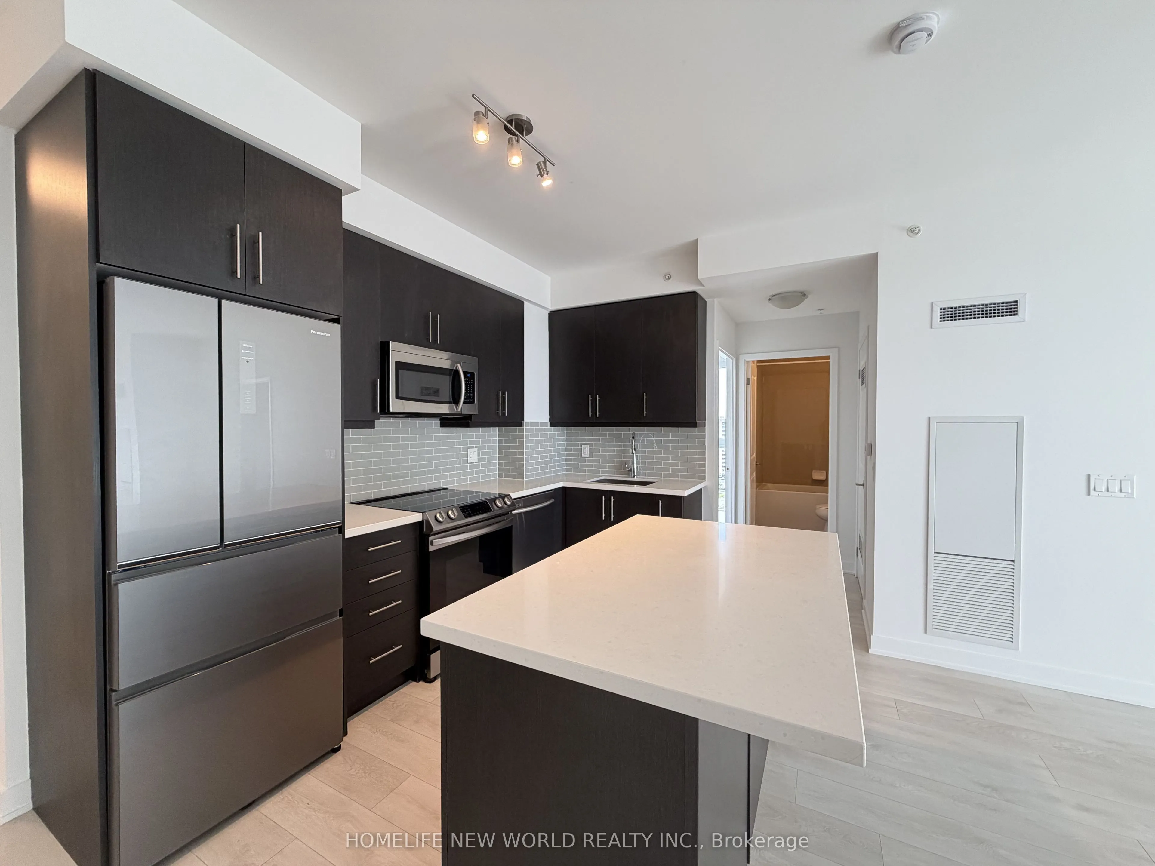 75 Oneida Crescent #1210