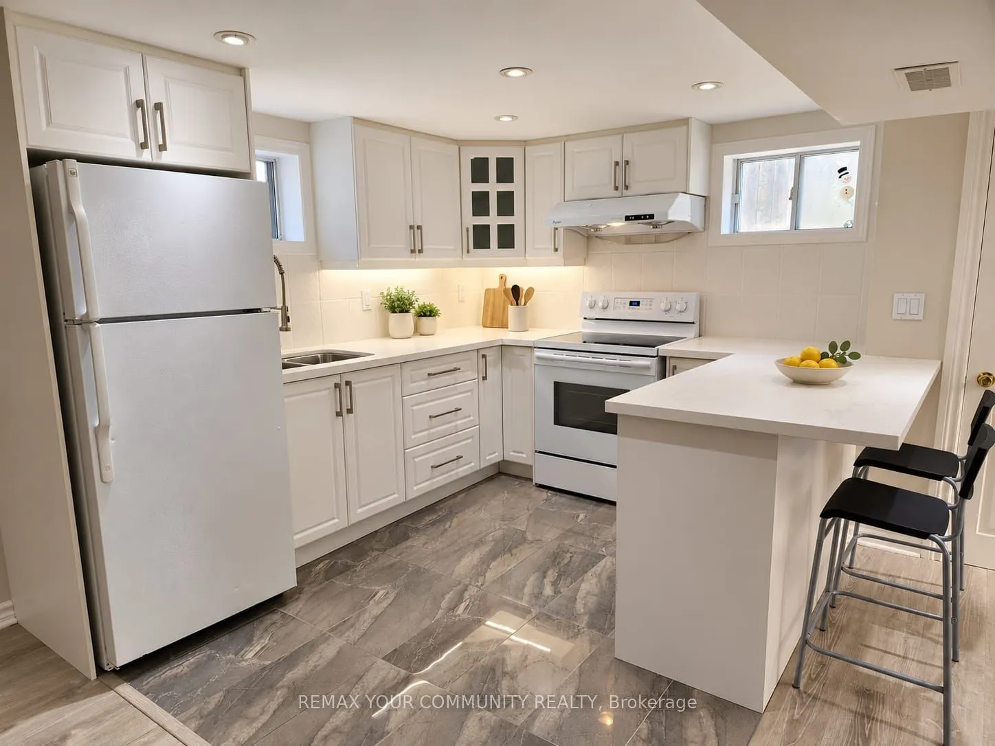 387 Paliser Crescent N #Lower Level