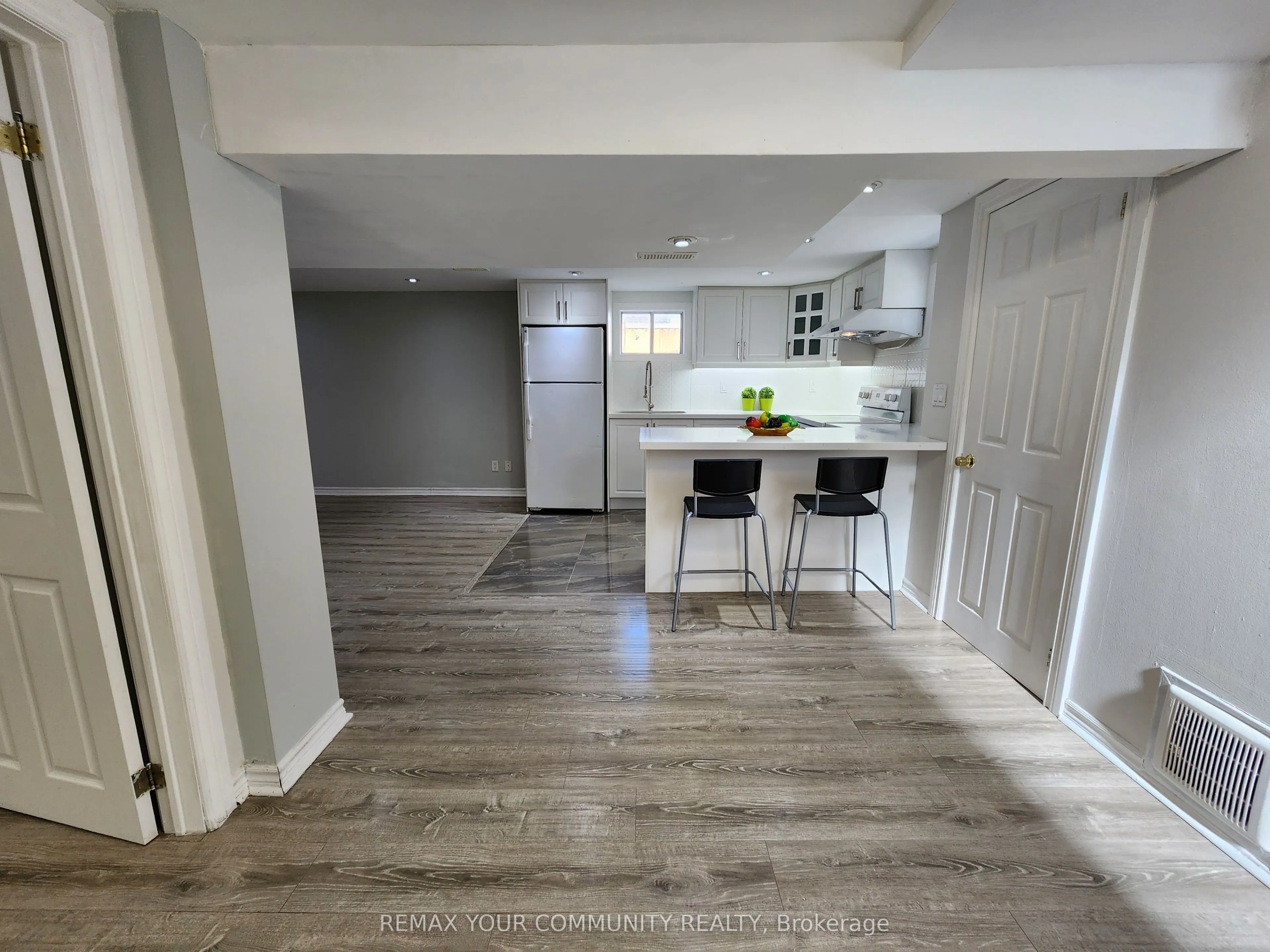 387 Paliser Crescent N #Lower Level