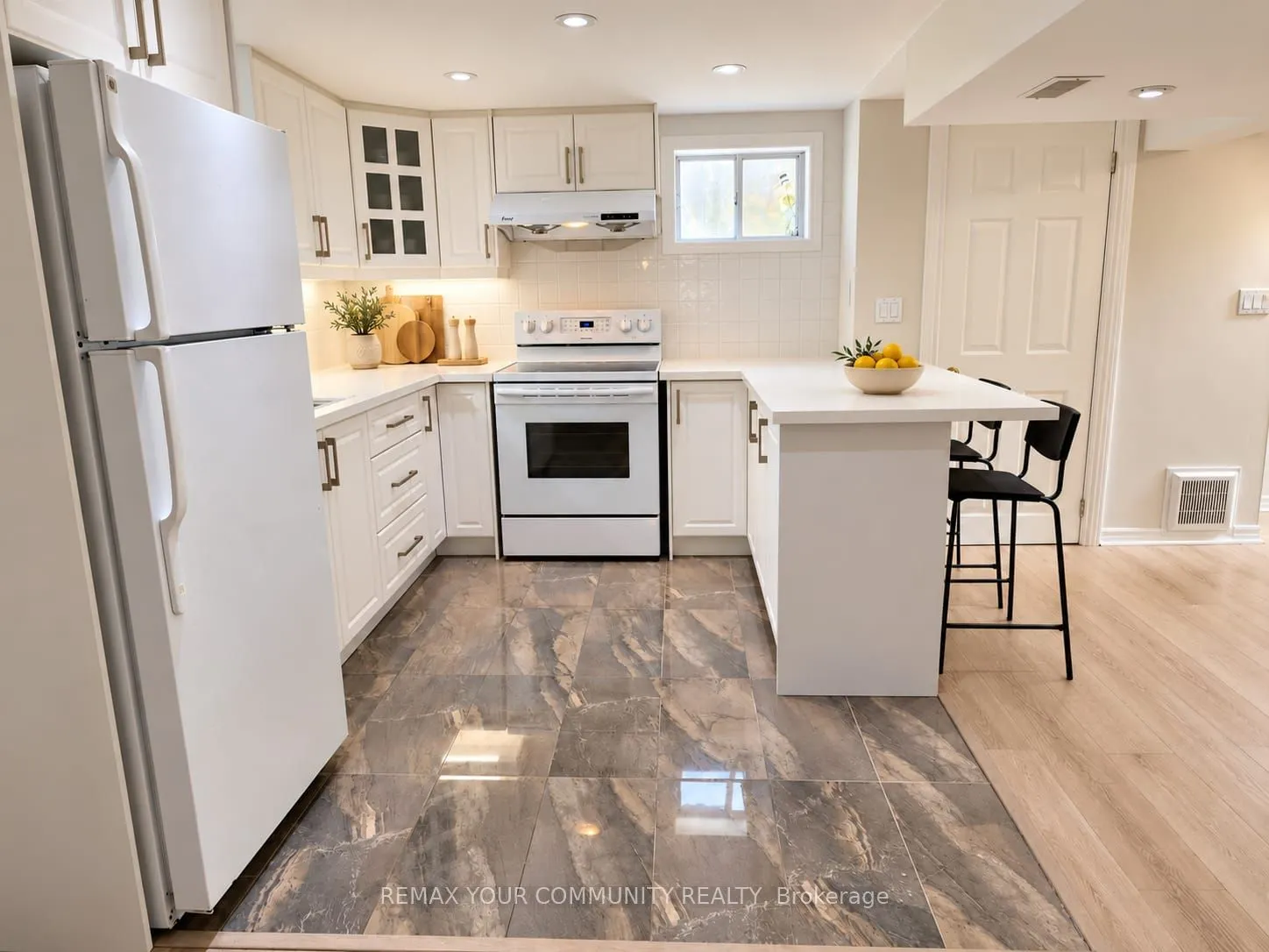 387 Paliser Crescent N #Lower Level