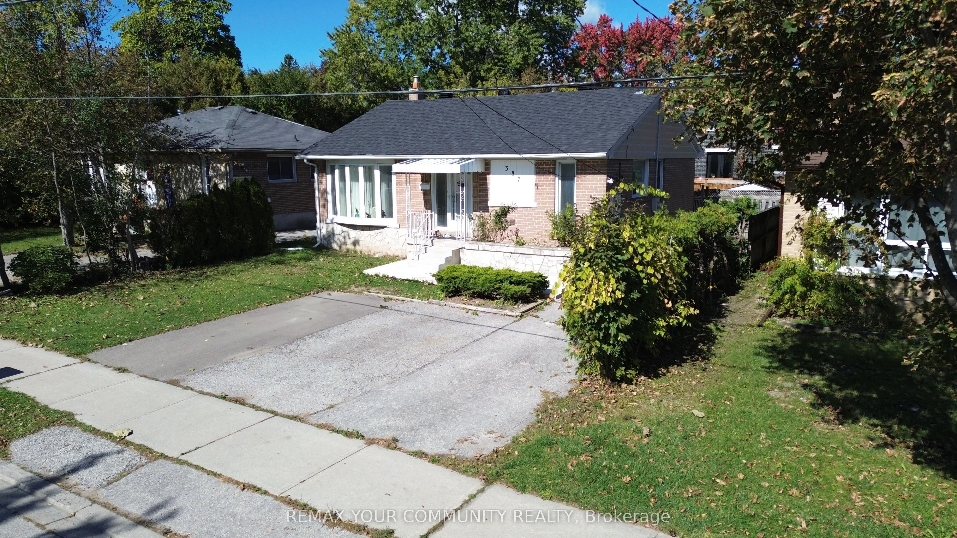 387 Paliser Crescent N #Lower Level