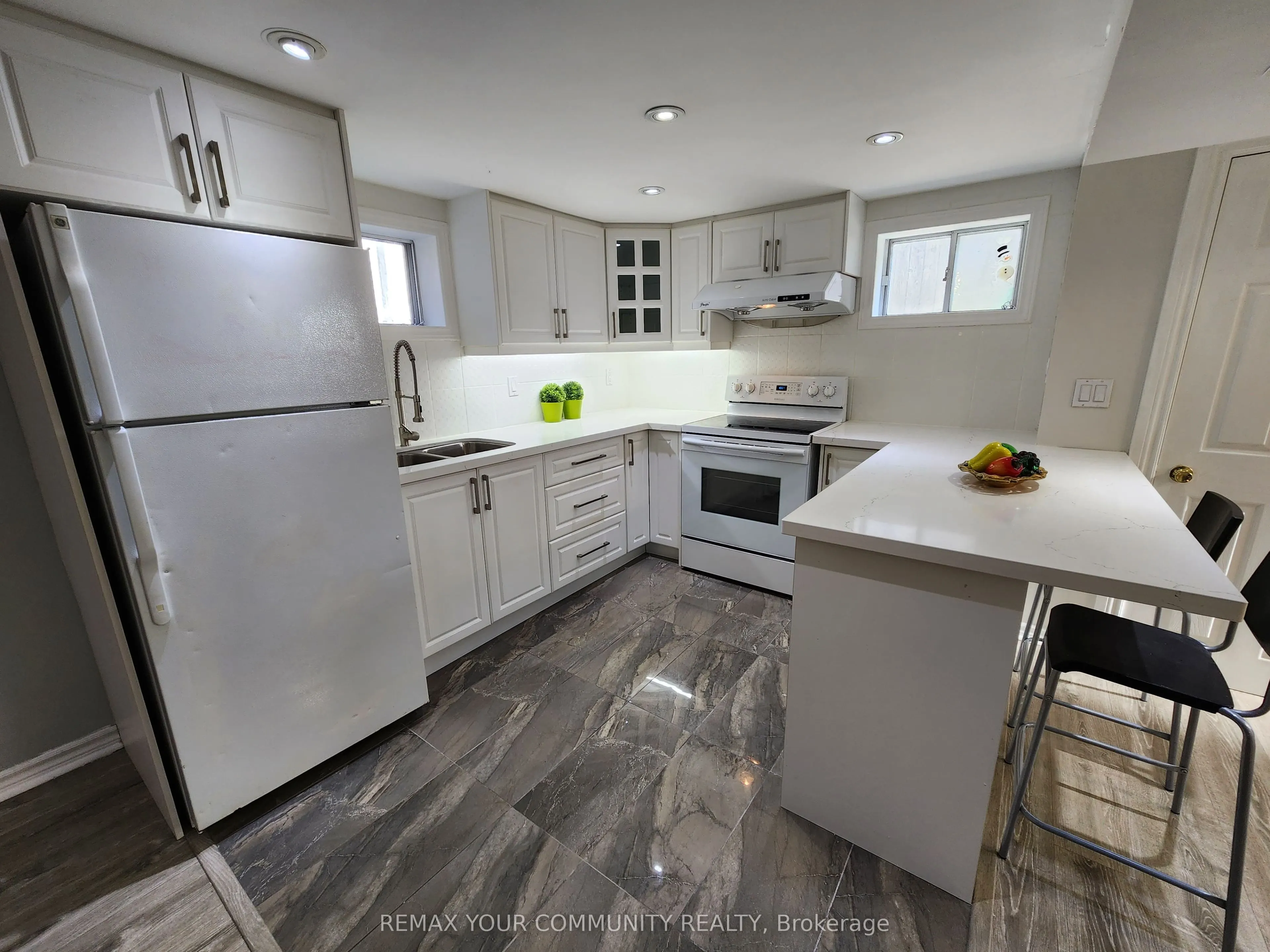 387 Paliser Crescent N #Lower Level