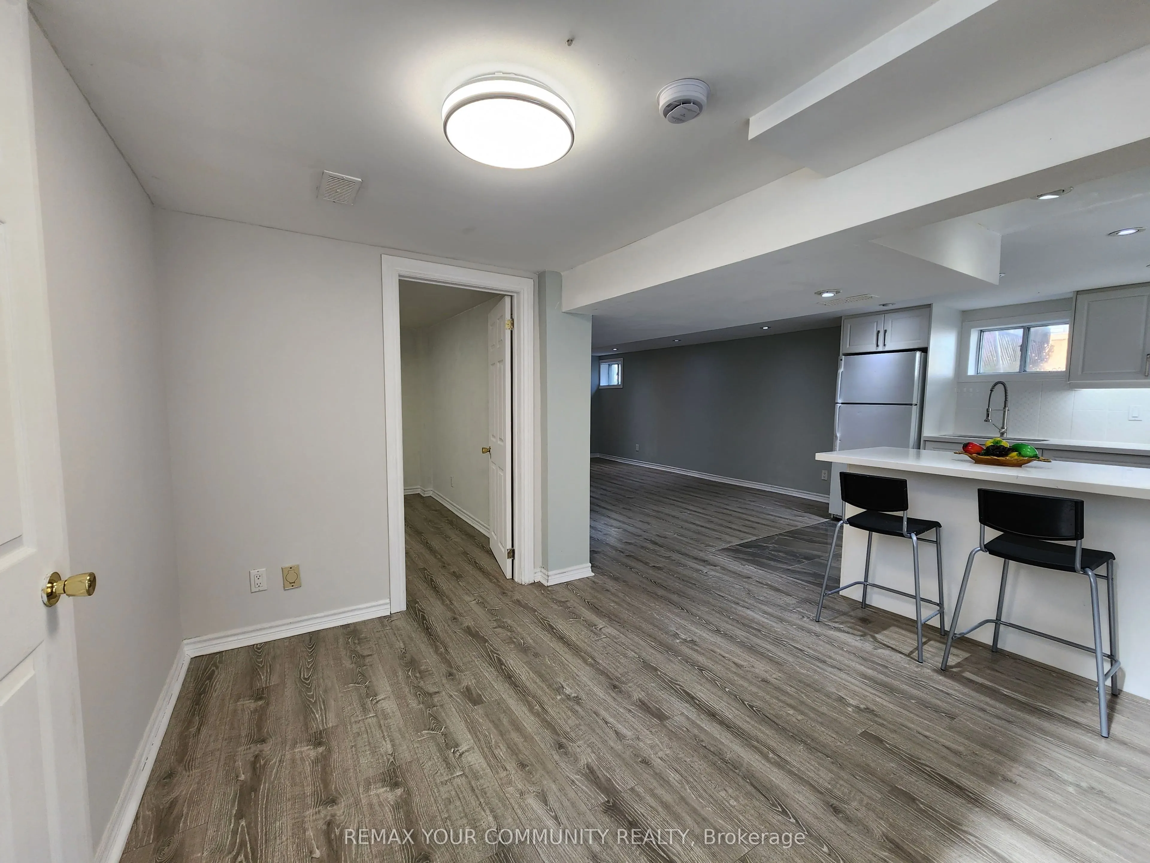 387 Paliser Crescent N #Lower Level