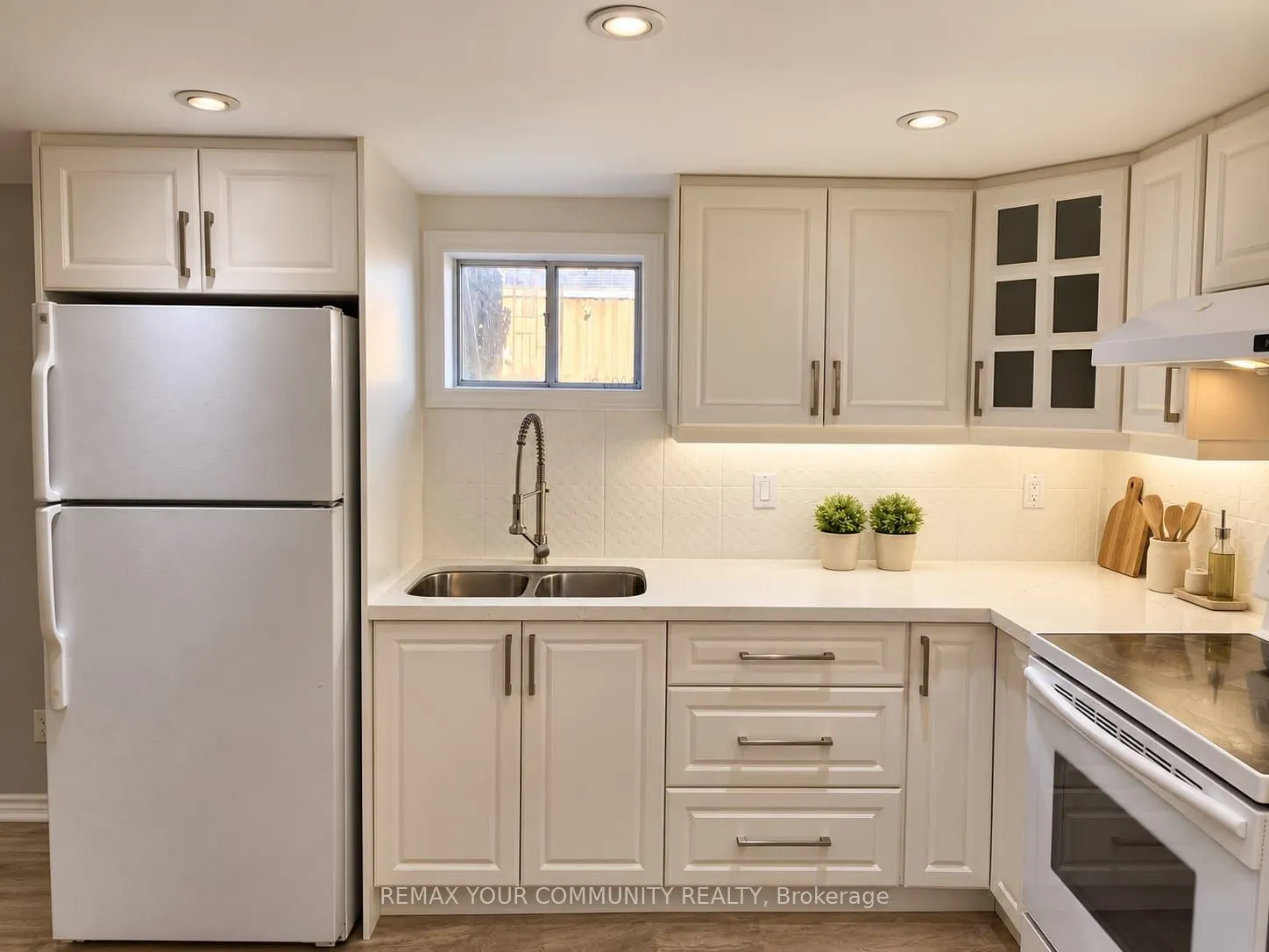 387 Paliser Crescent N #Lower Level