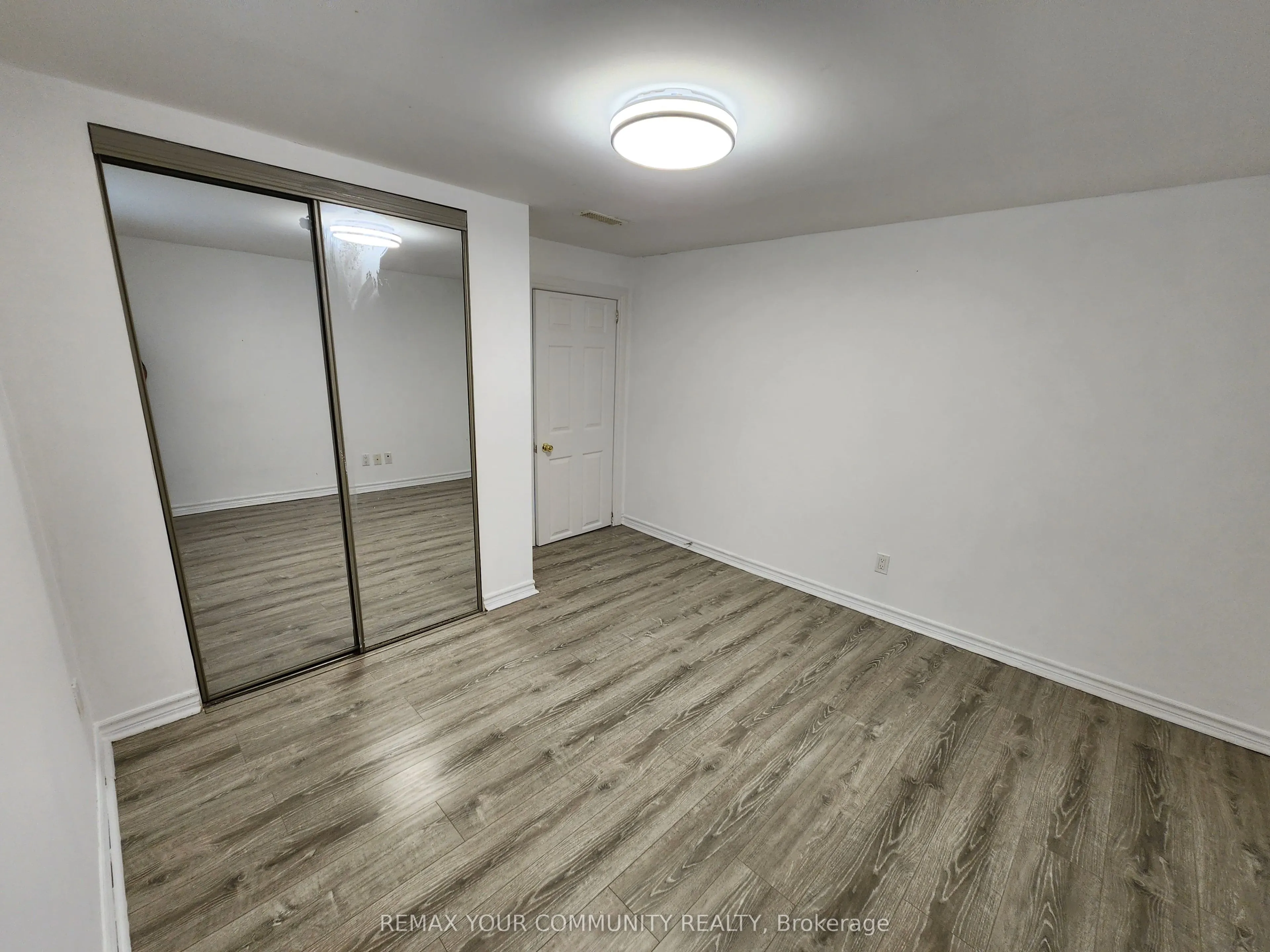 387 Paliser Crescent N #Lower Level
