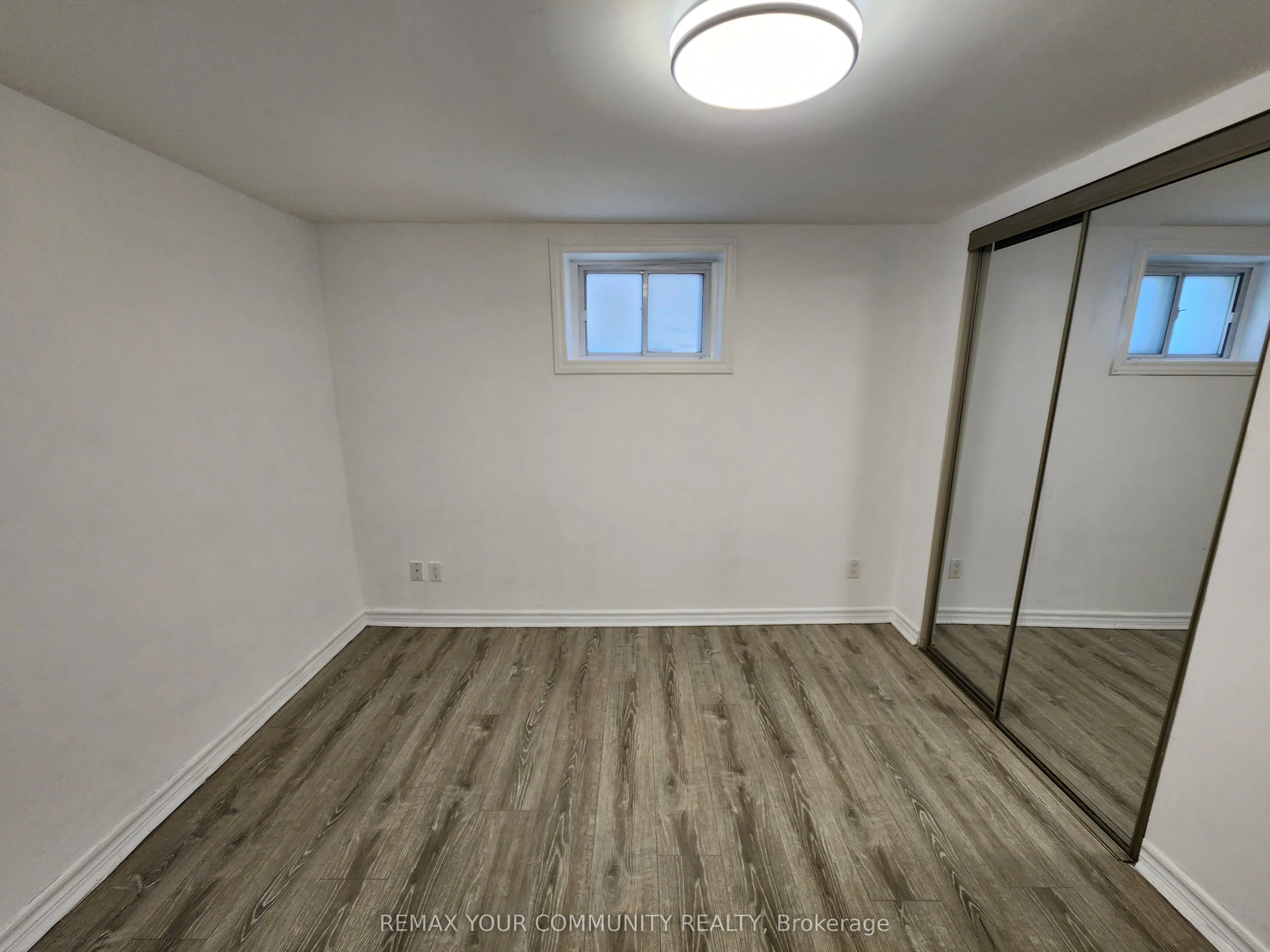 387 Paliser Crescent N #Lower Level
