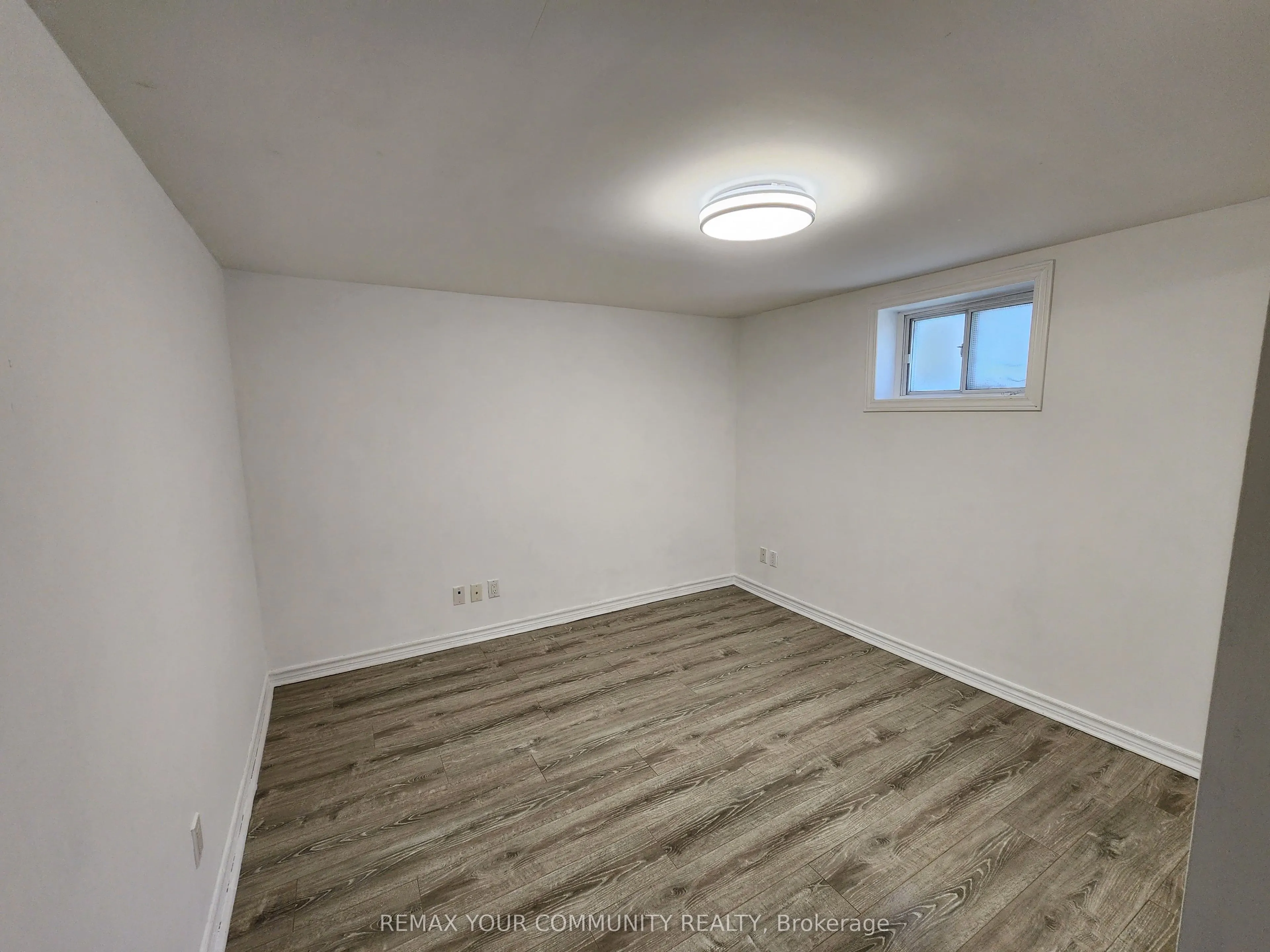 387 Paliser Crescent N #Lower Level