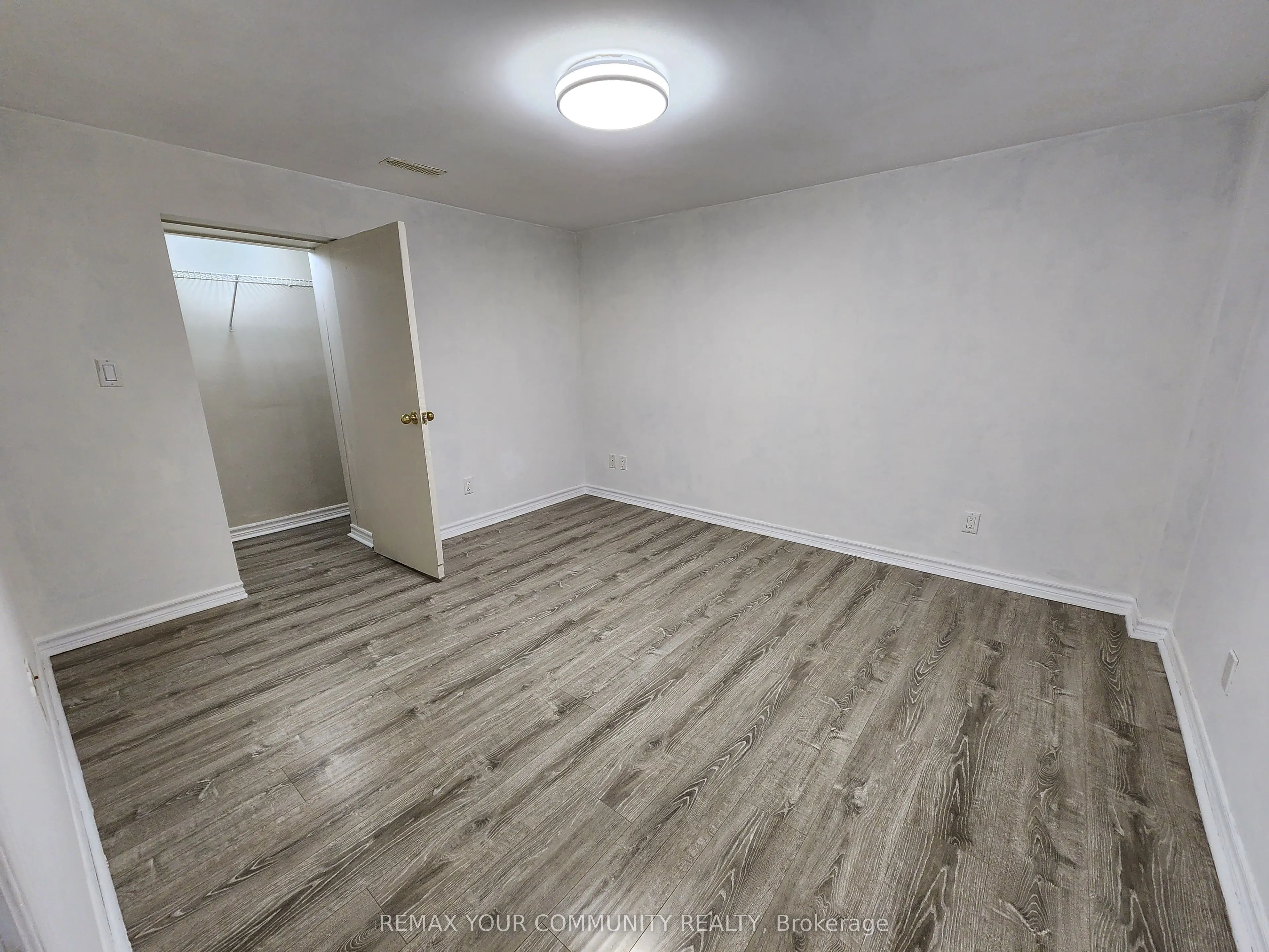 387 Paliser Crescent N #Lower Level