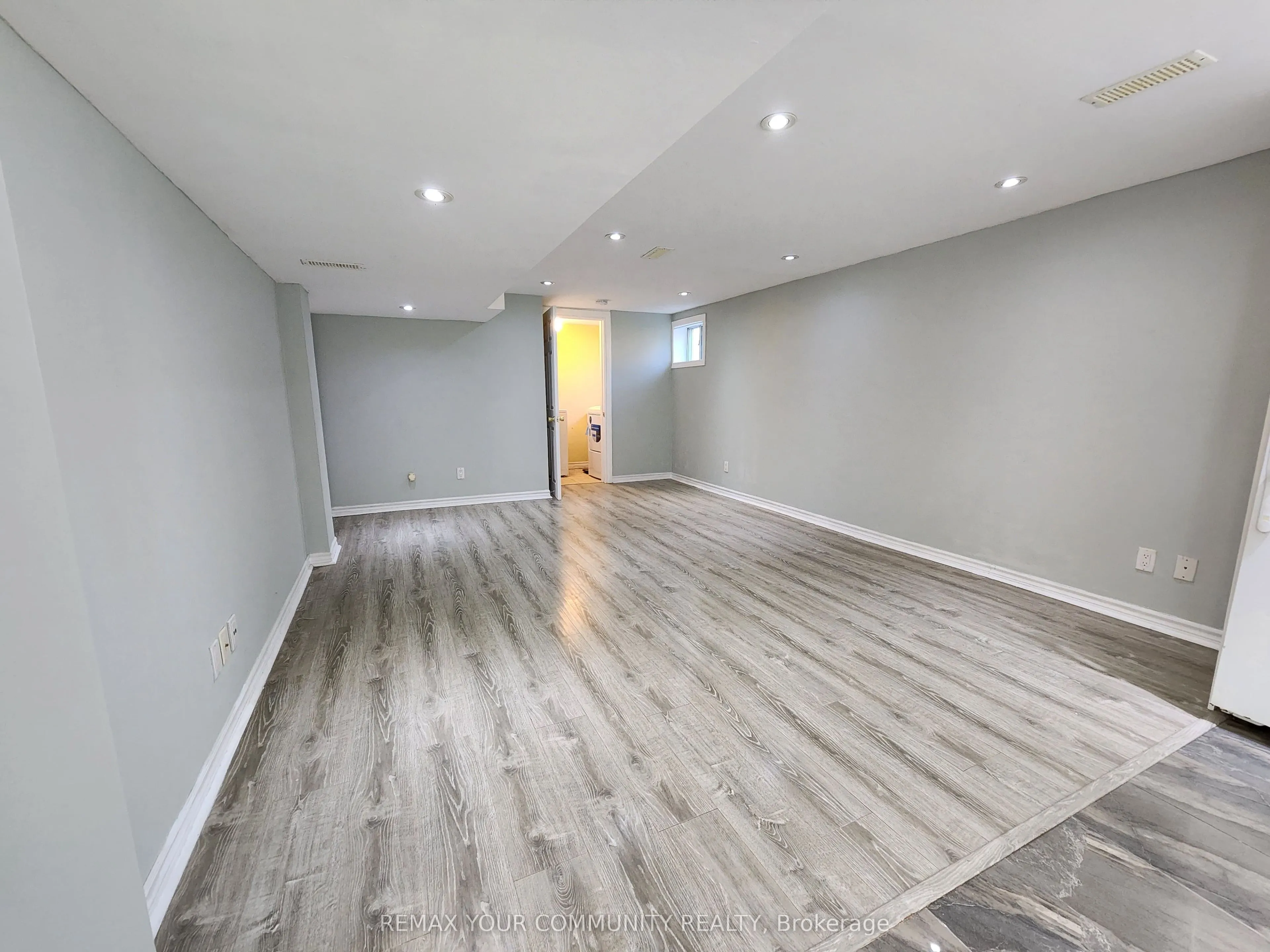 387 Paliser Crescent N #Lower Level