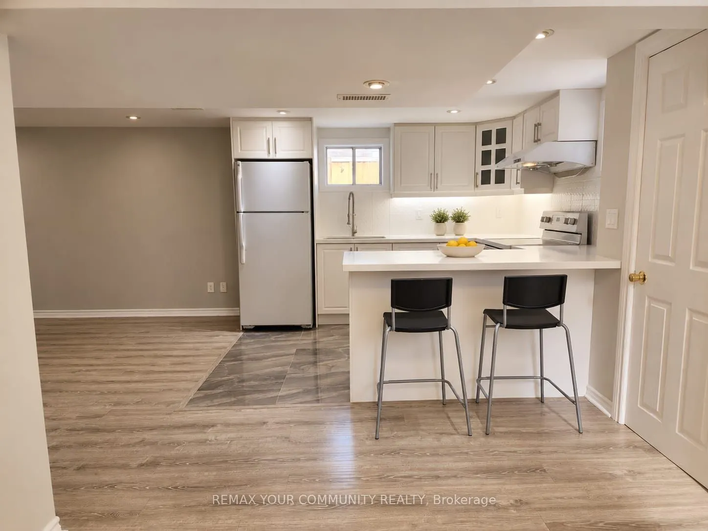 387 Paliser Crescent N #Lower Level
