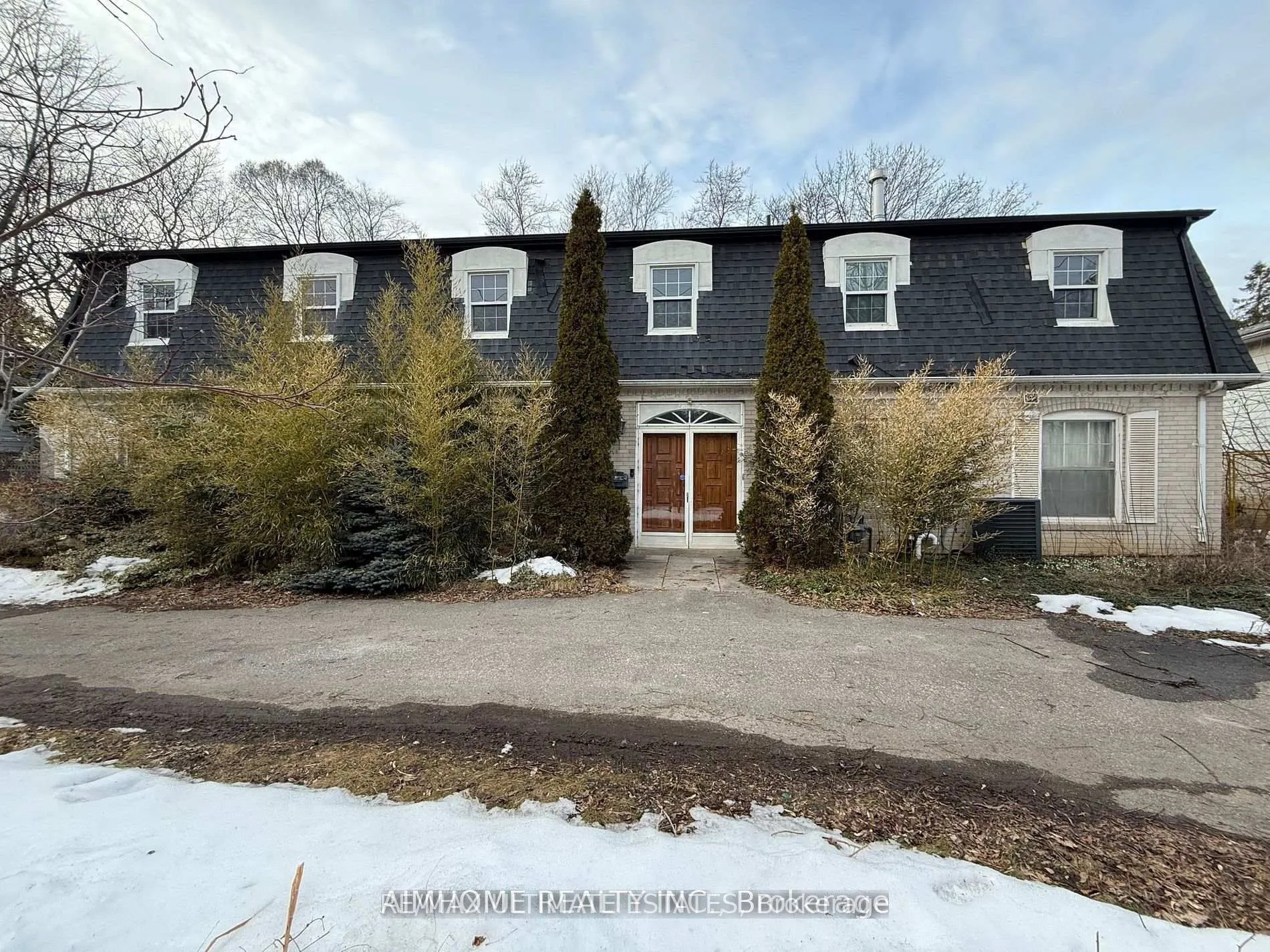 338 Steeles Avenue E
