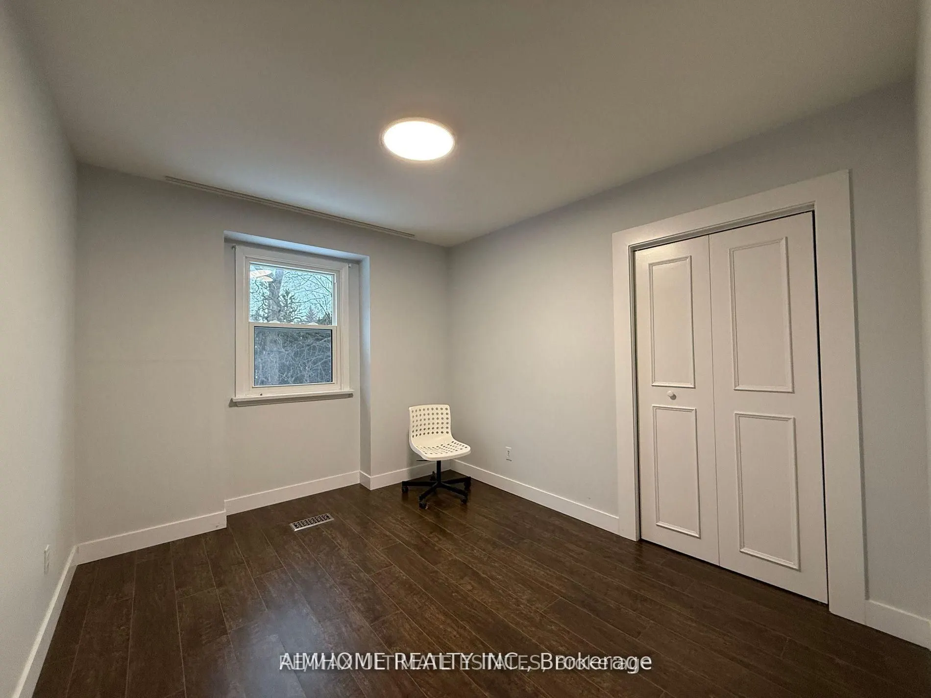 338 Steeles Avenue E