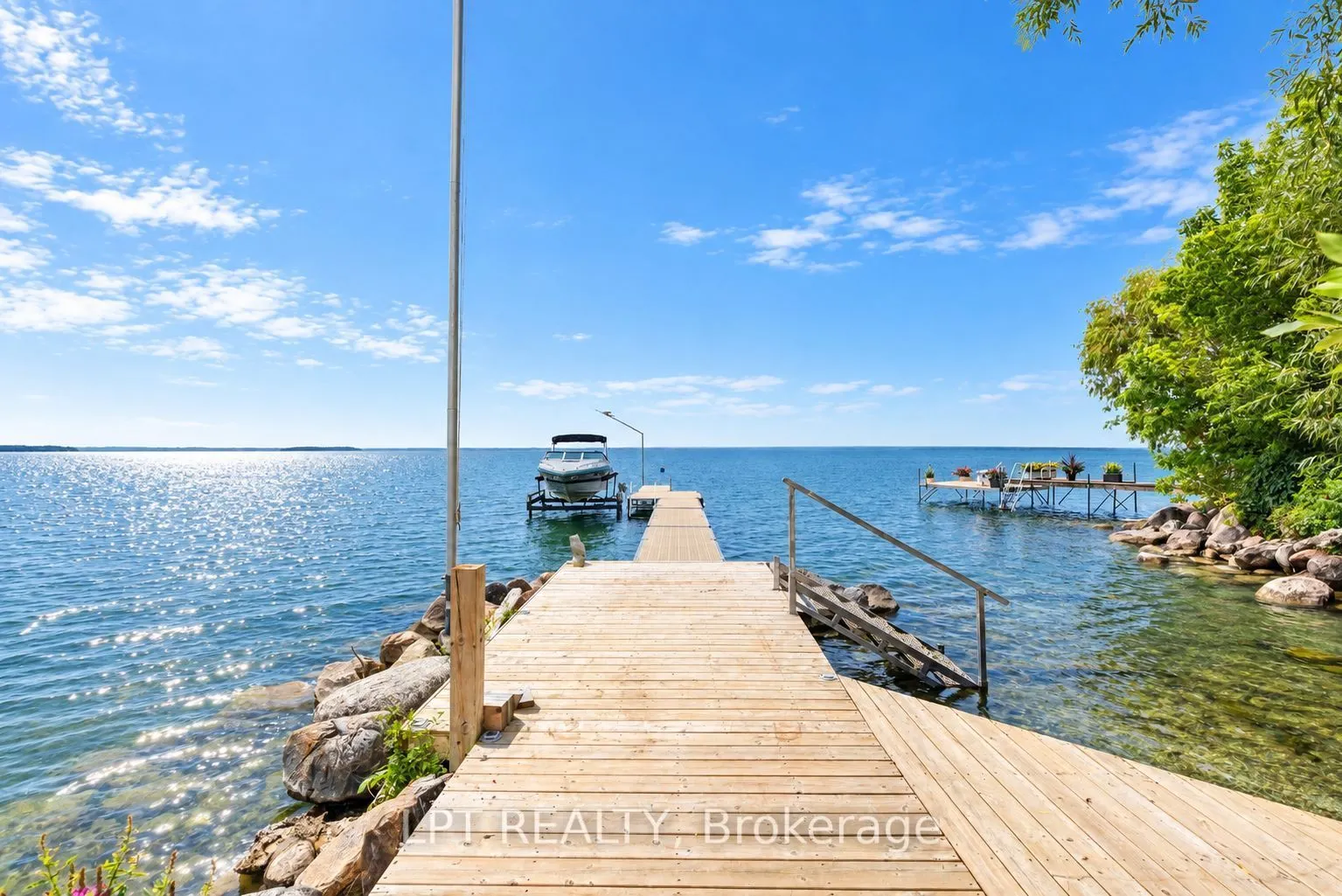 427 Lake Drive E