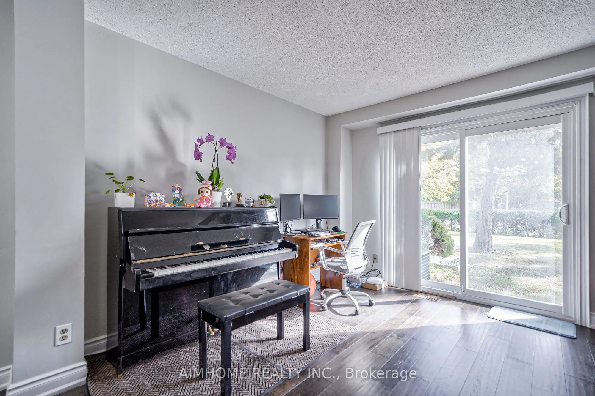 1692 John Street #30