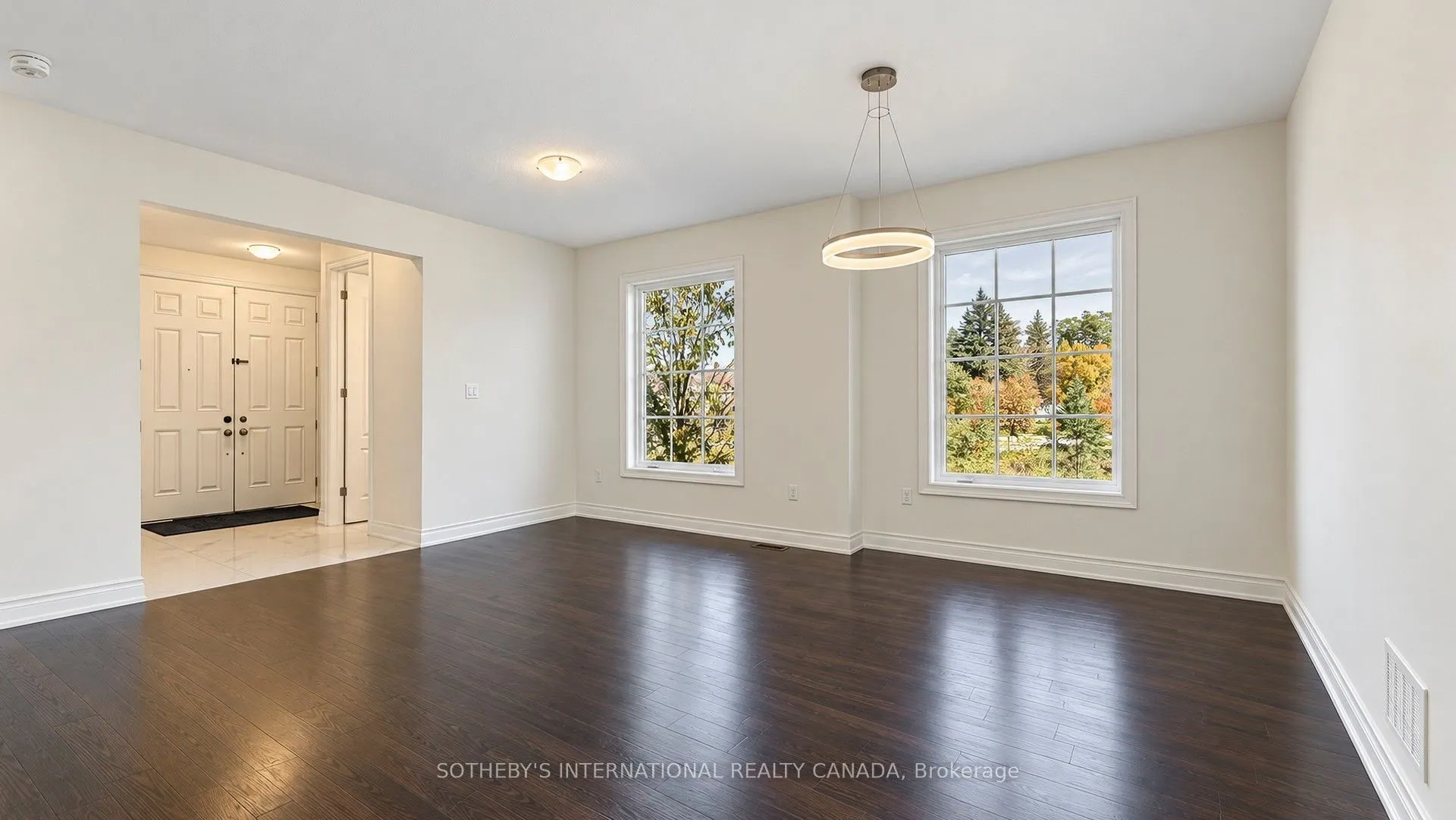 60 Sharonview Crescent