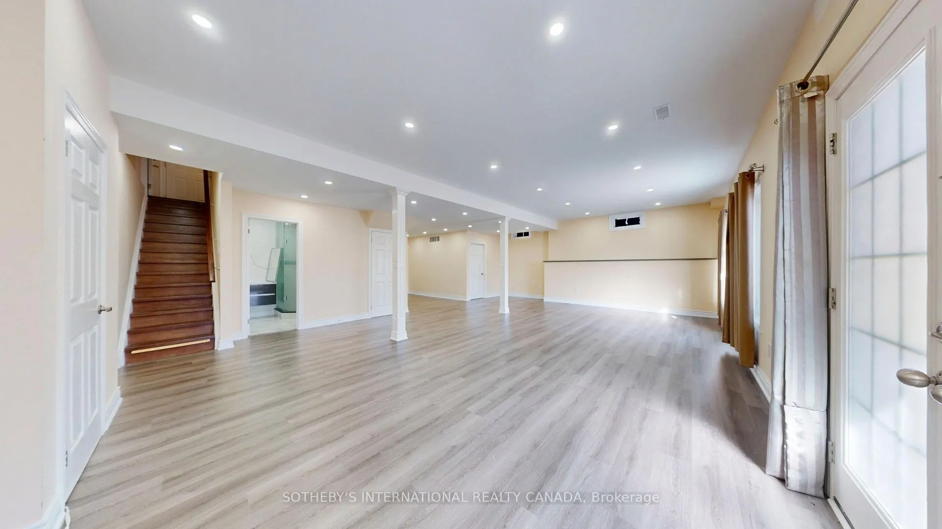 60 Sharonview Crescent