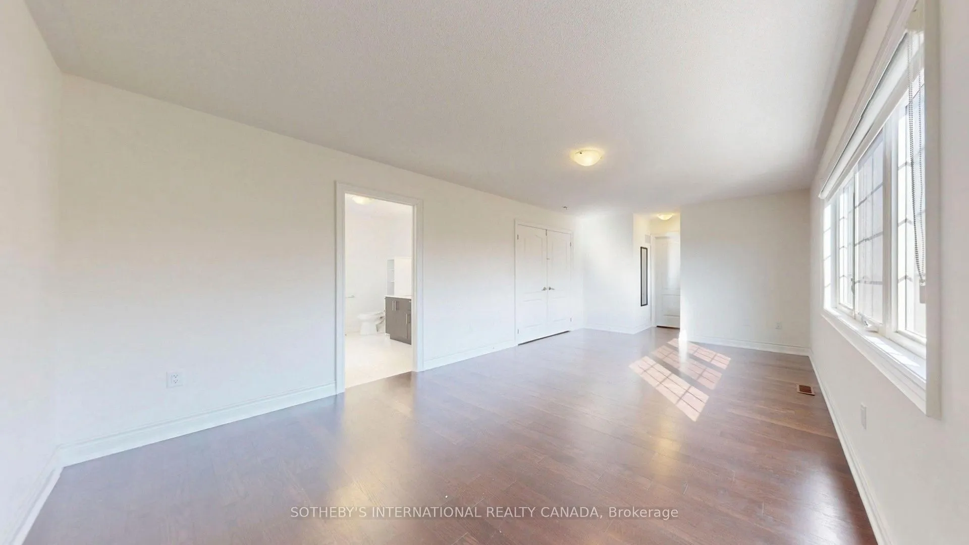 60 Sharonview Crescent