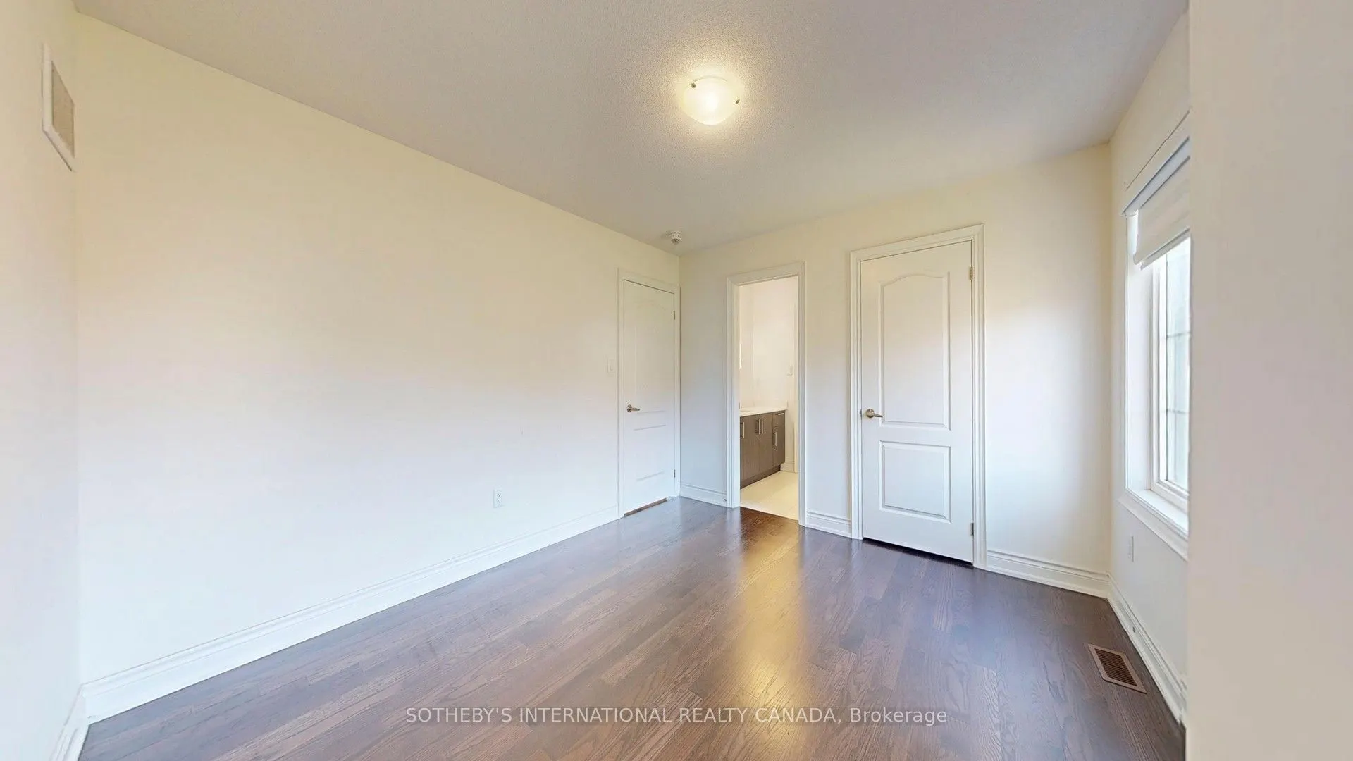 60 Sharonview Crescent