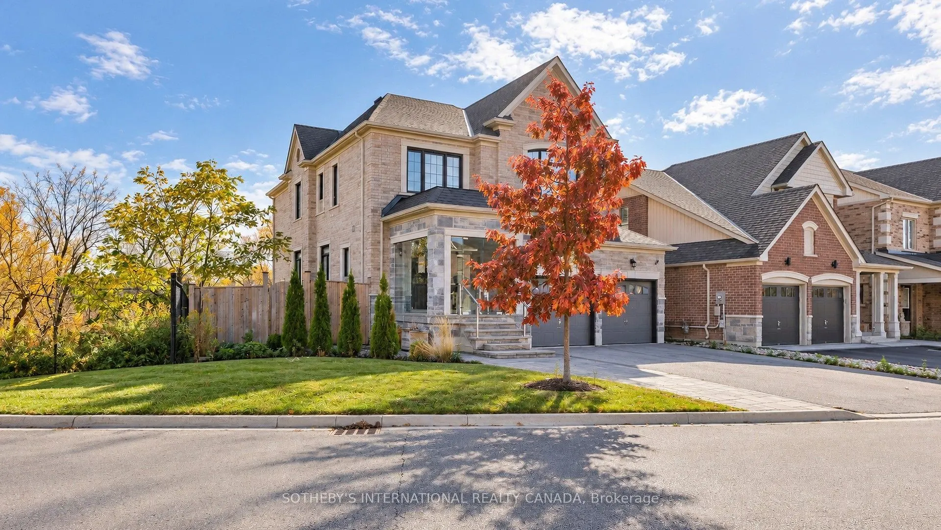 60 Sharonview Crescent
