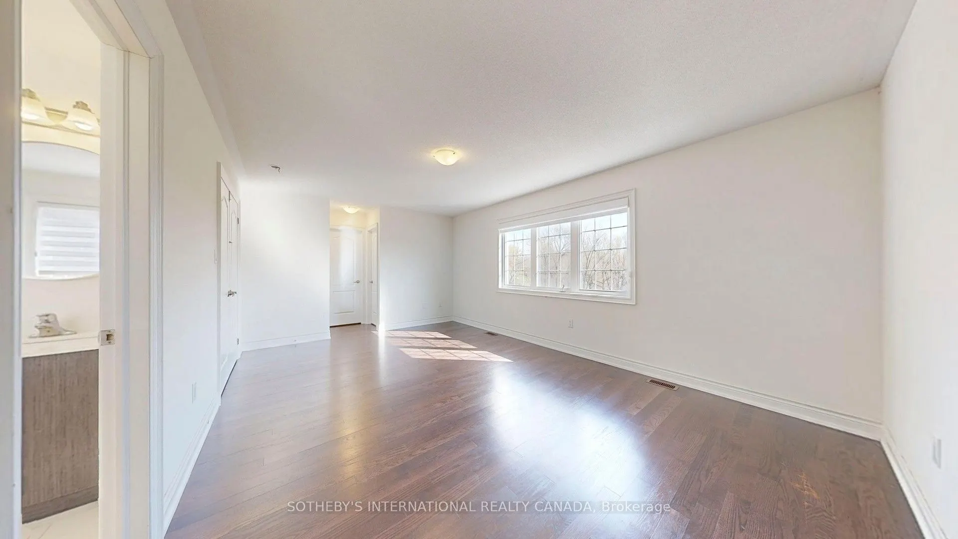 60 Sharonview Crescent
