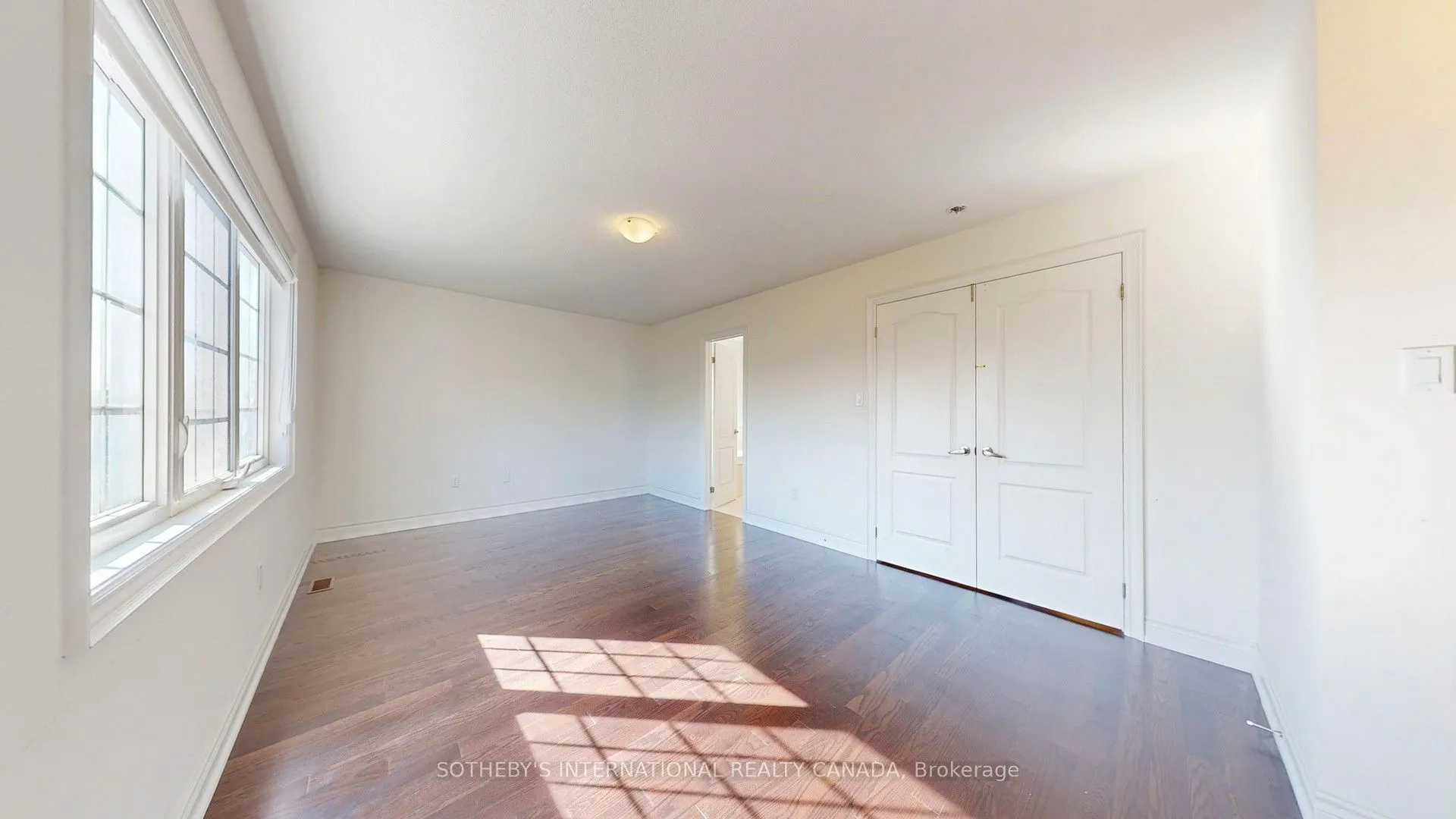 60 Sharonview Crescent