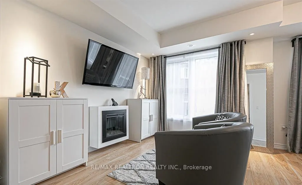 181 Parktree Drive #11