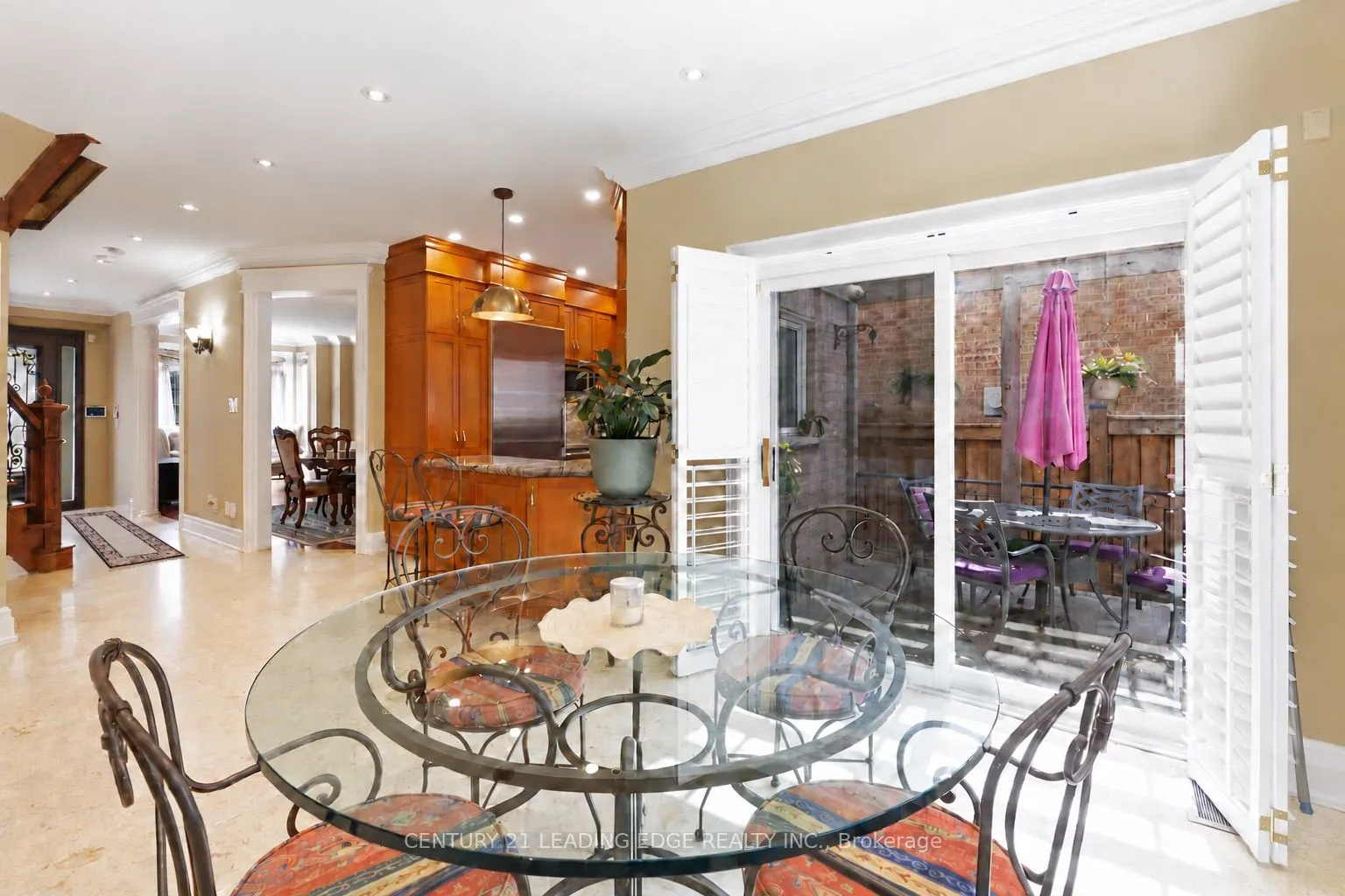 40 Arista Gate