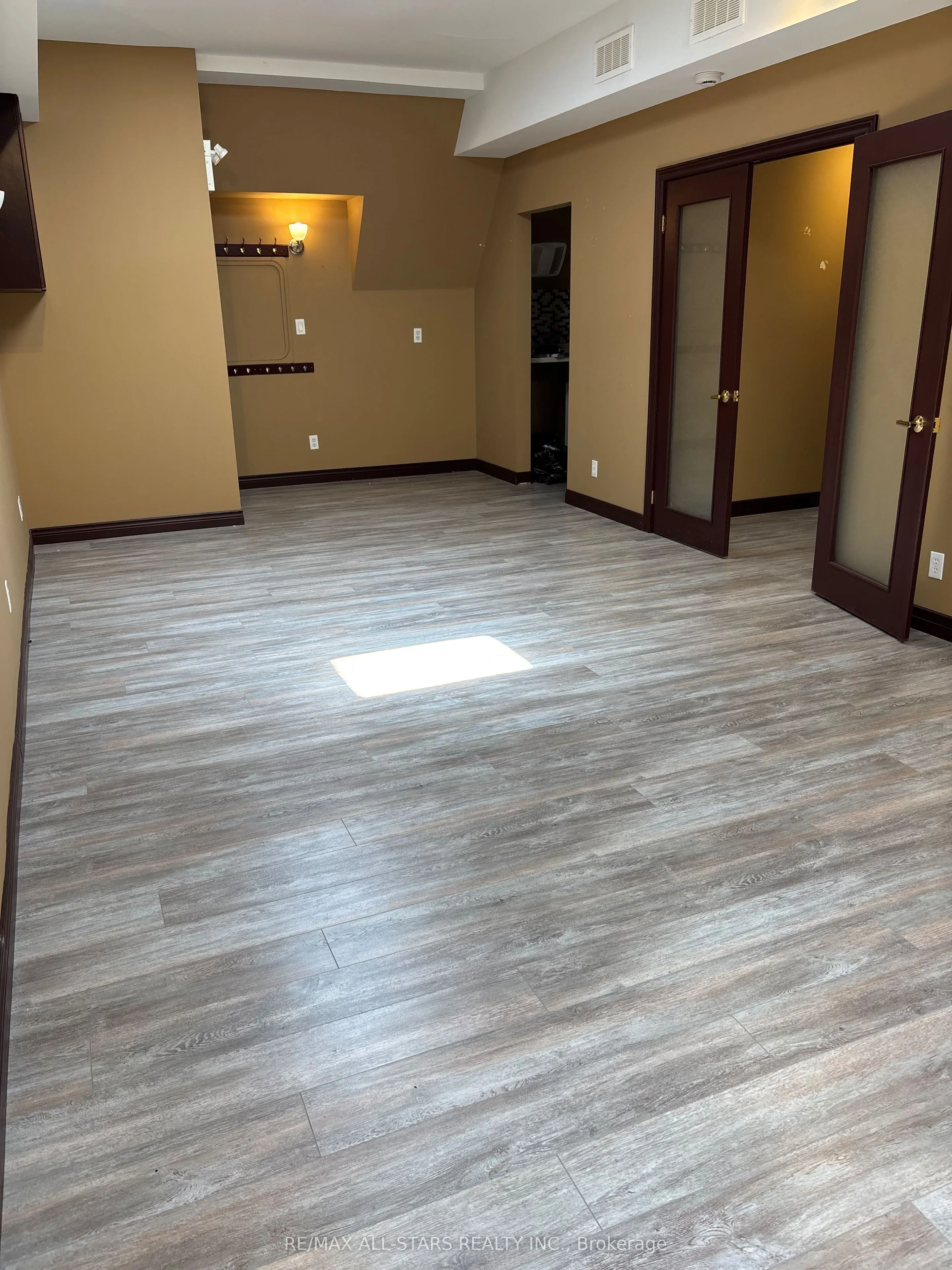 38 Wellington Street E #7C
