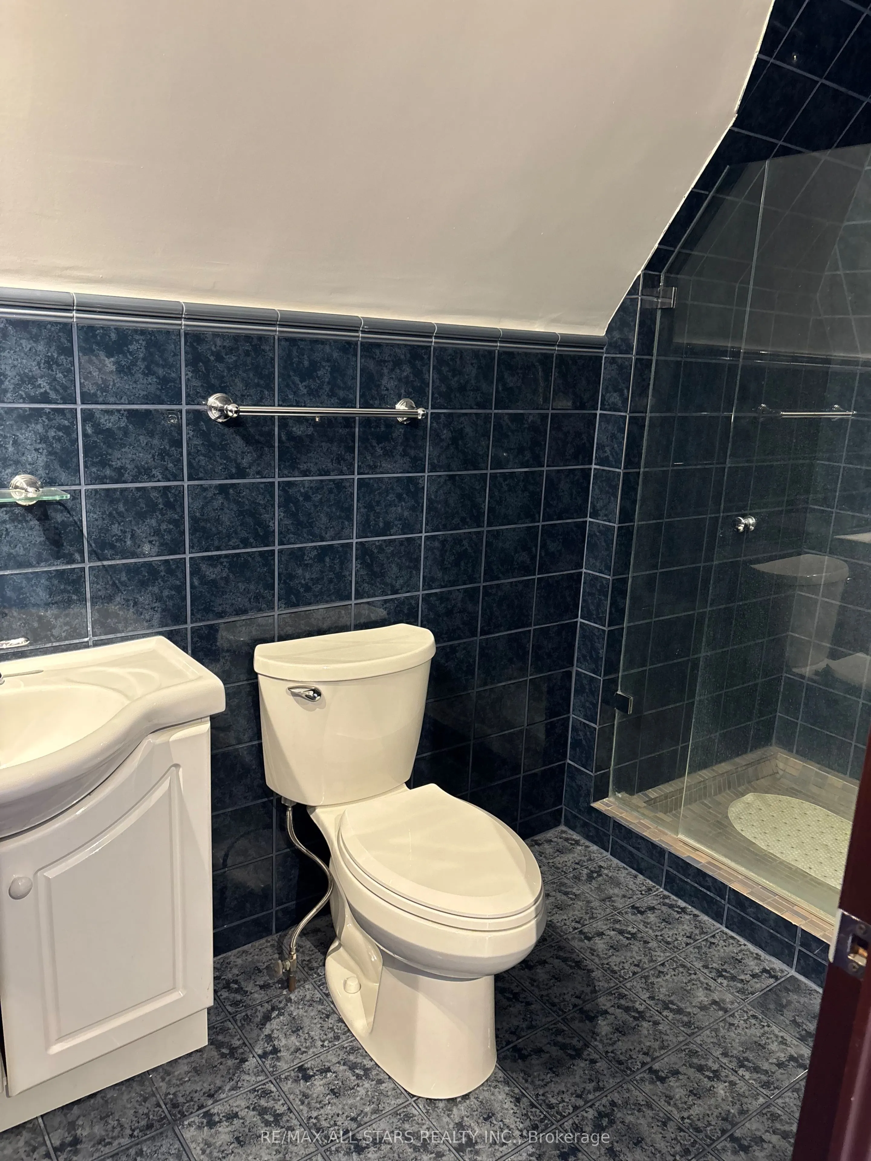 38 Wellington Street E #7C